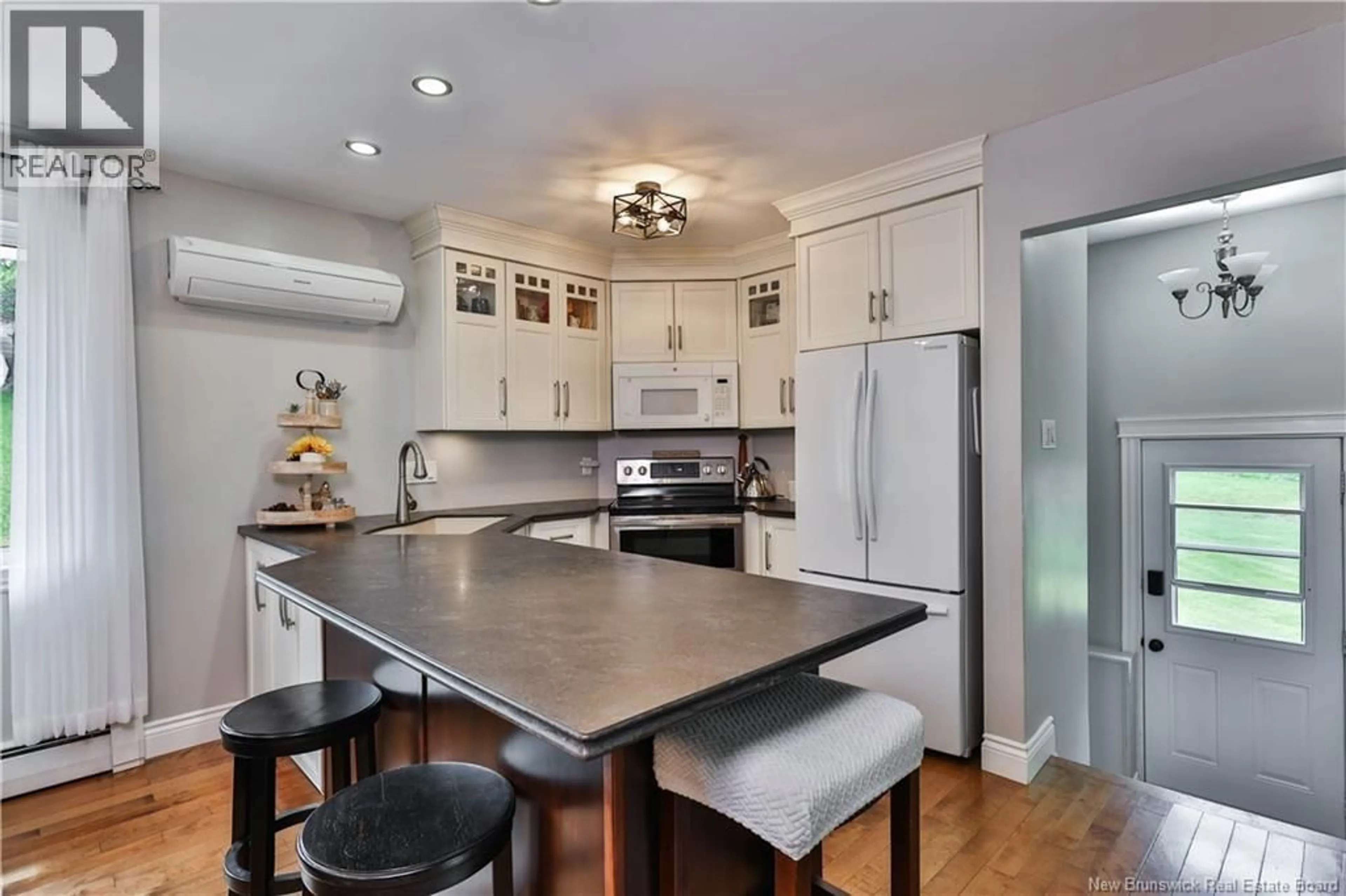 Open concept kitchen, unknown for 18 QUISPAMSIS ROAD, Quispamsis New Brunswick E2E1M2