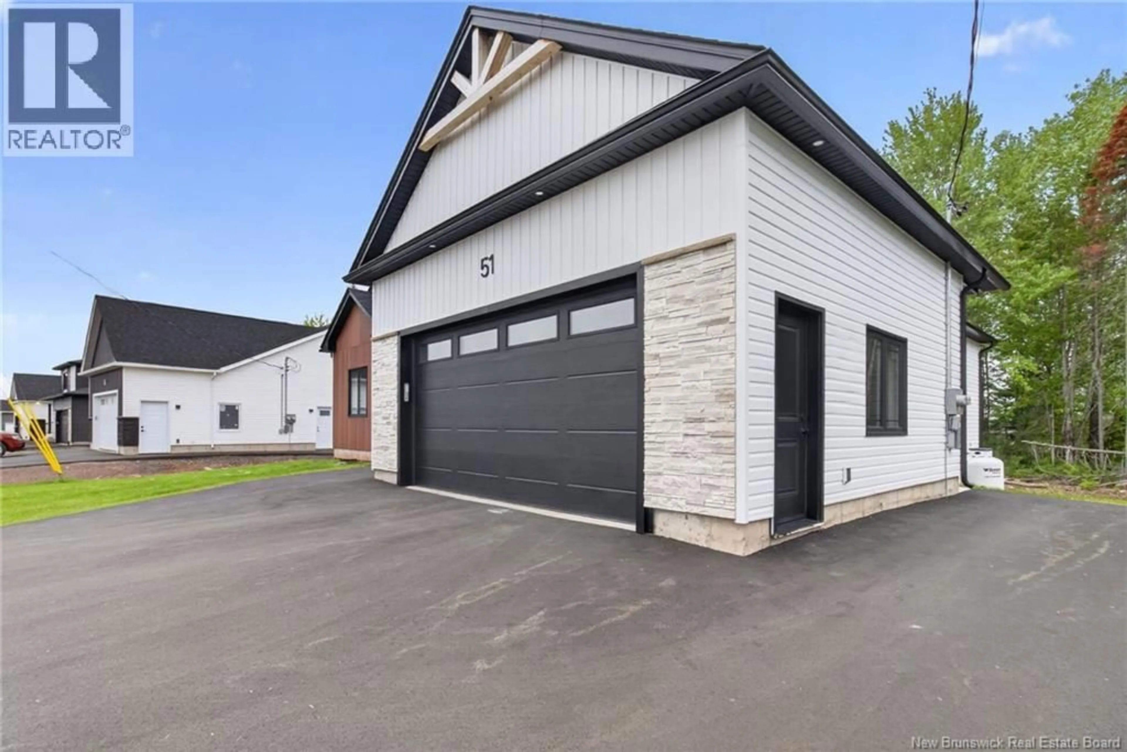 Indoor garage for 51 RACHEL, Moncton New Brunswick E1G2V5