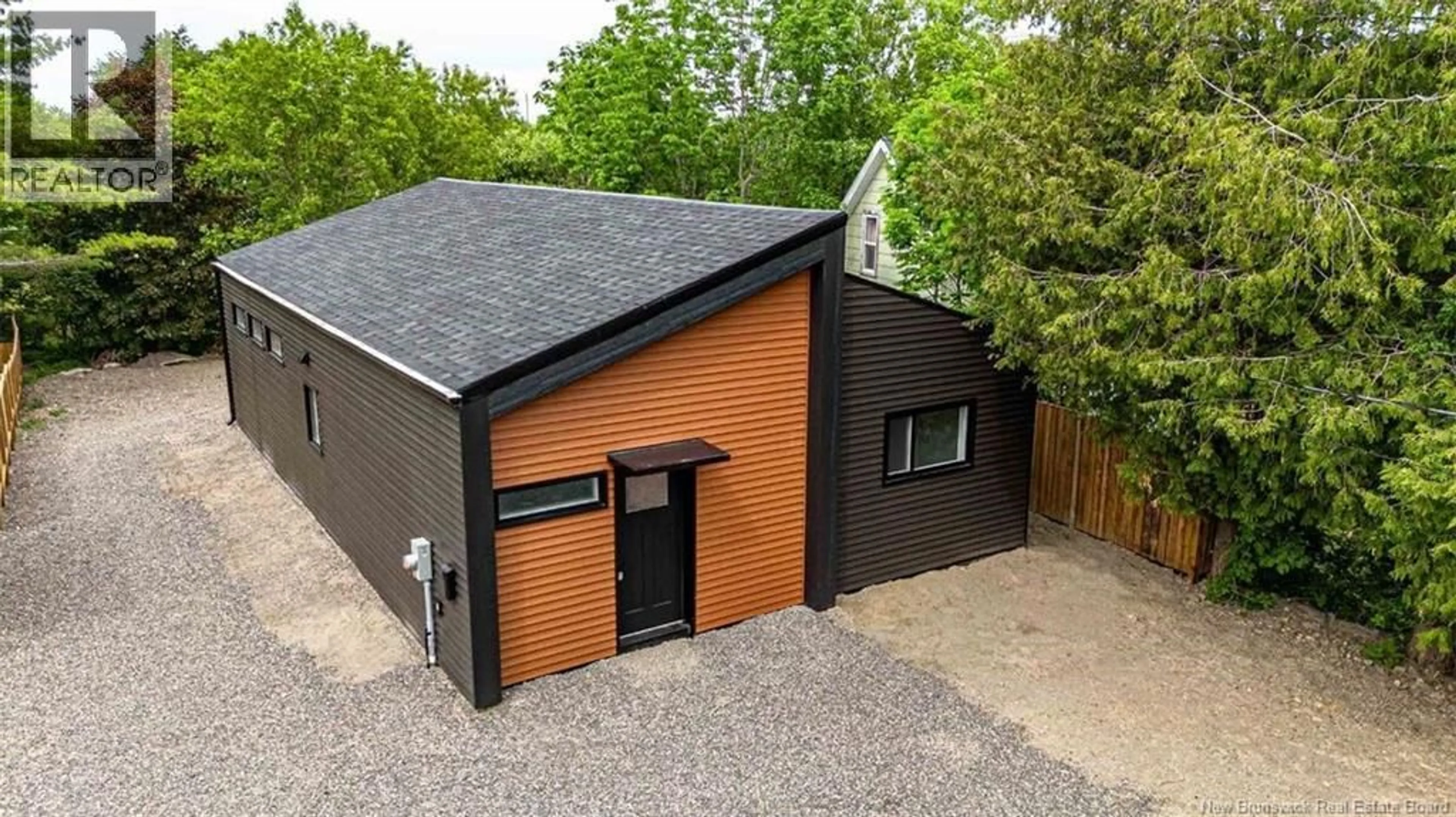 A pic from outside/outdoor area/front of a property/back of a property/a pic from drone, building for 18 EATON STREET, Milltown New Brunswick E3L1E7