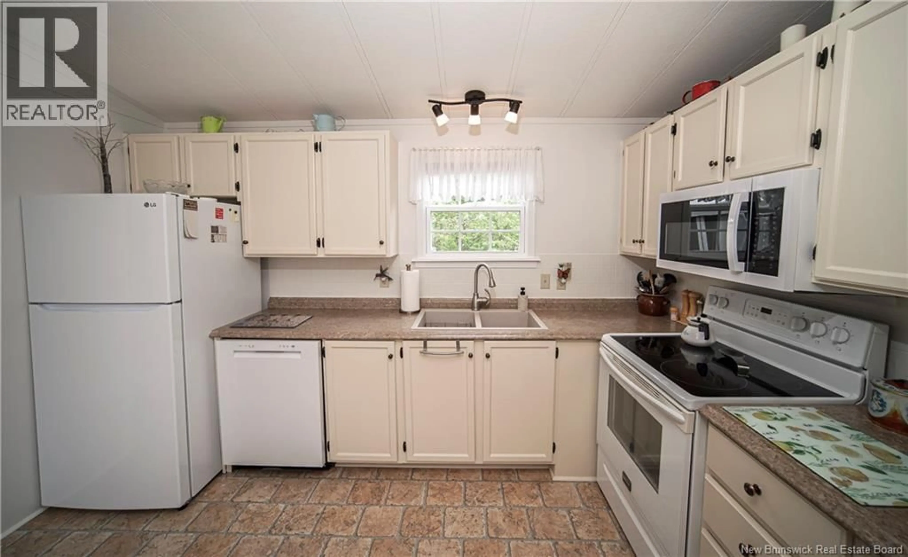 Standard kitchen, ceramic/tile floor for 1 ROY STREET, Lincoln New Brunswick E3B6S6