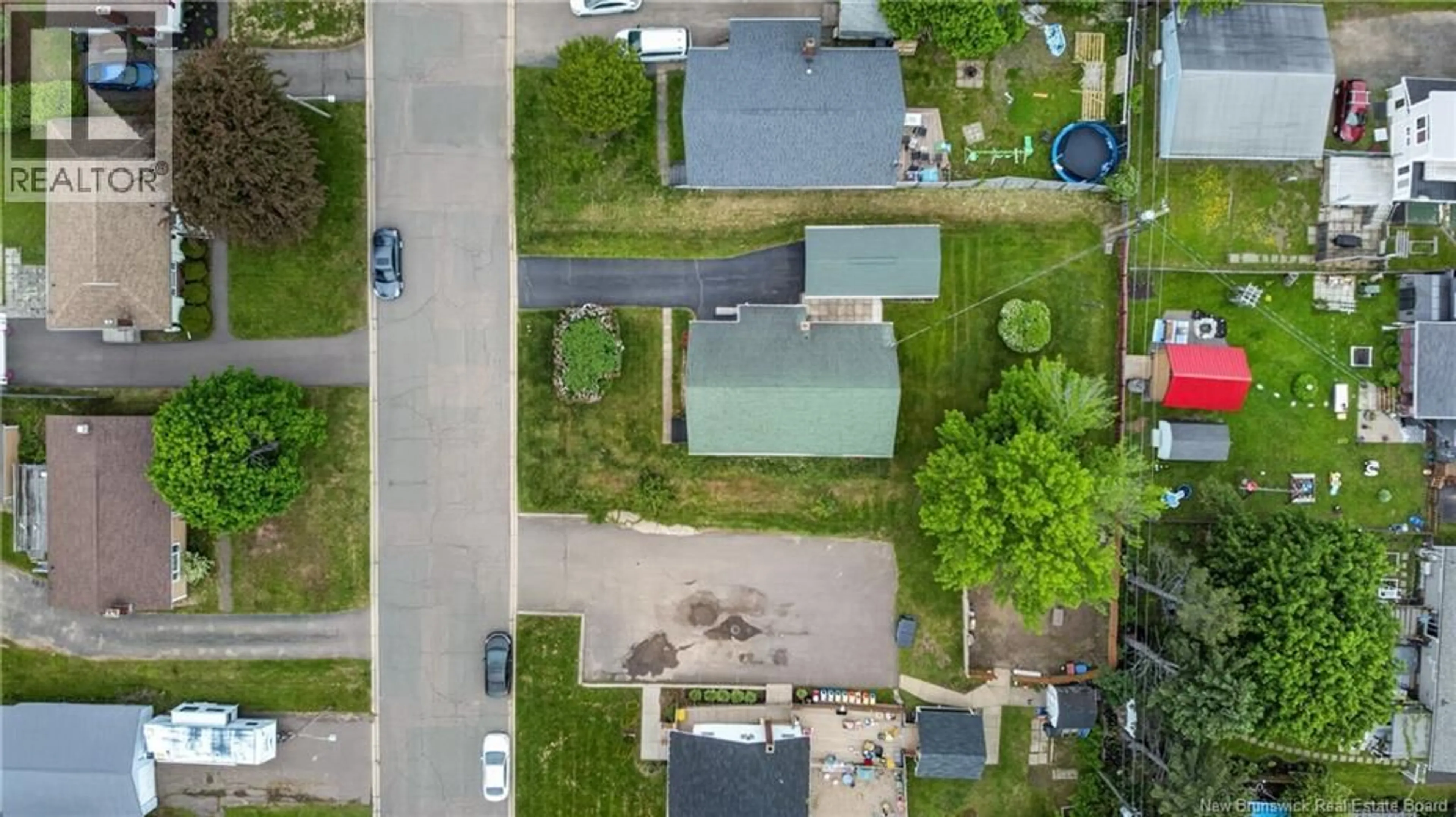 A pic from outside/outdoor area/front of a property/back of a property/a pic from drone, street for 17 HAZELTON AVENUE, Moncton New Brunswick E1A4J5