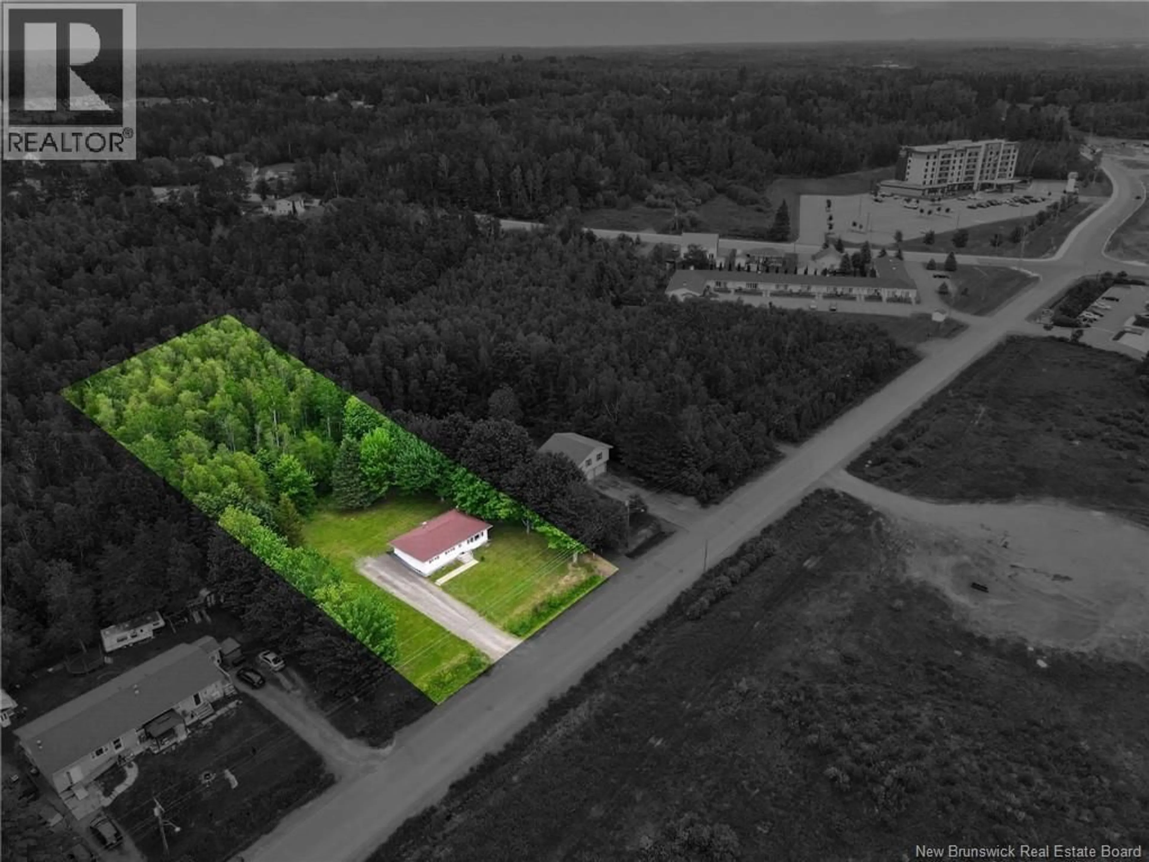 A pic from outside/outdoor area/front of a property/back of a property/a pic from drone, building for 71 NORTHWOOD, Moncton New Brunswick E1G2K8