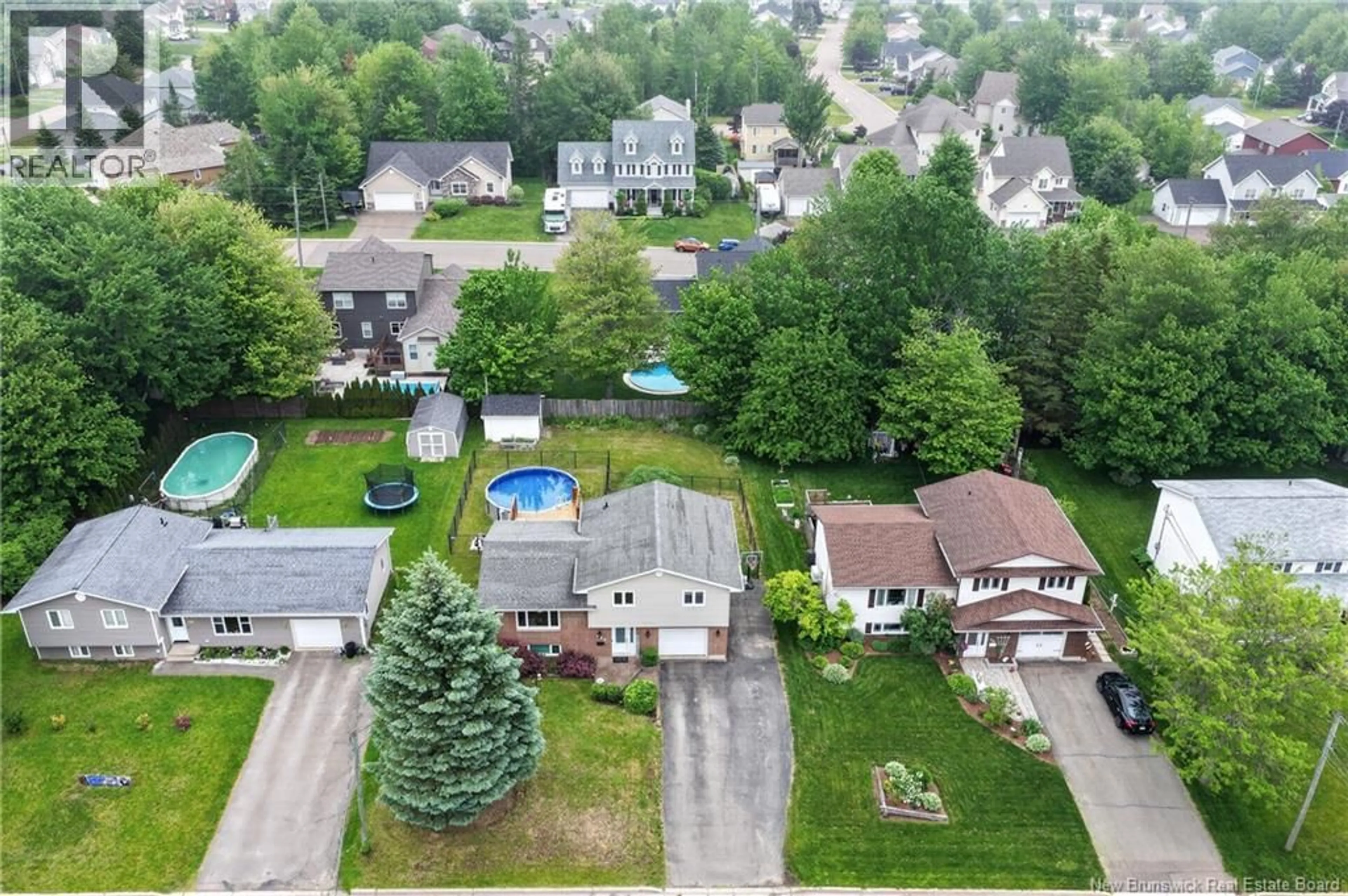 A pic from outside/outdoor area/front of a property/back of a property/a pic from drone, street for 760 CENTRALE STREET, Dieppe New Brunswick E1A5Z5