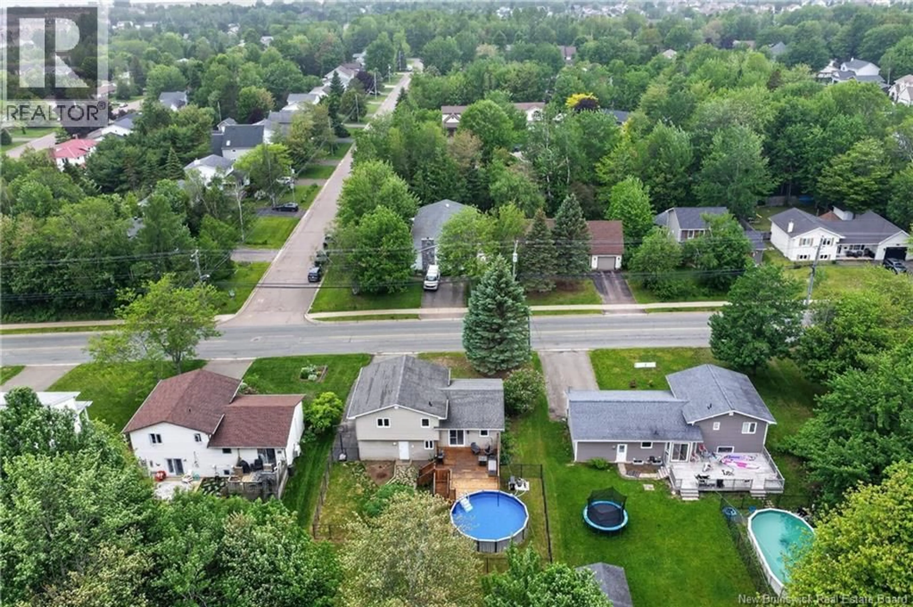 A pic from outside/outdoor area/front of a property/back of a property/a pic from drone, street for 760 CENTRALE STREET, Dieppe New Brunswick E1A5Z5