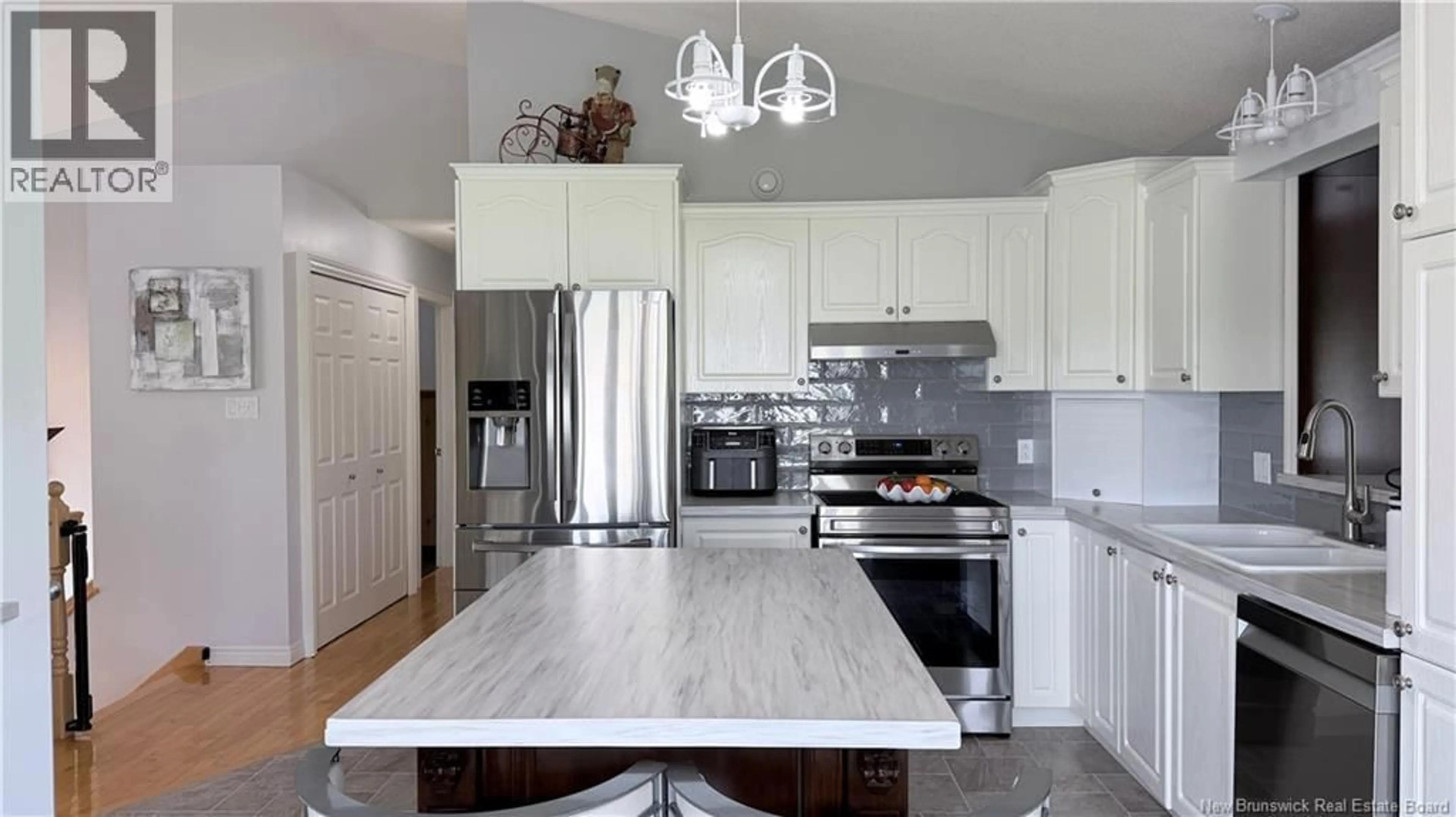 Open concept kitchen, unknown for 496 MARTIN, Sainte-Anne-De-Madawaska New Brunswick E7E1R1