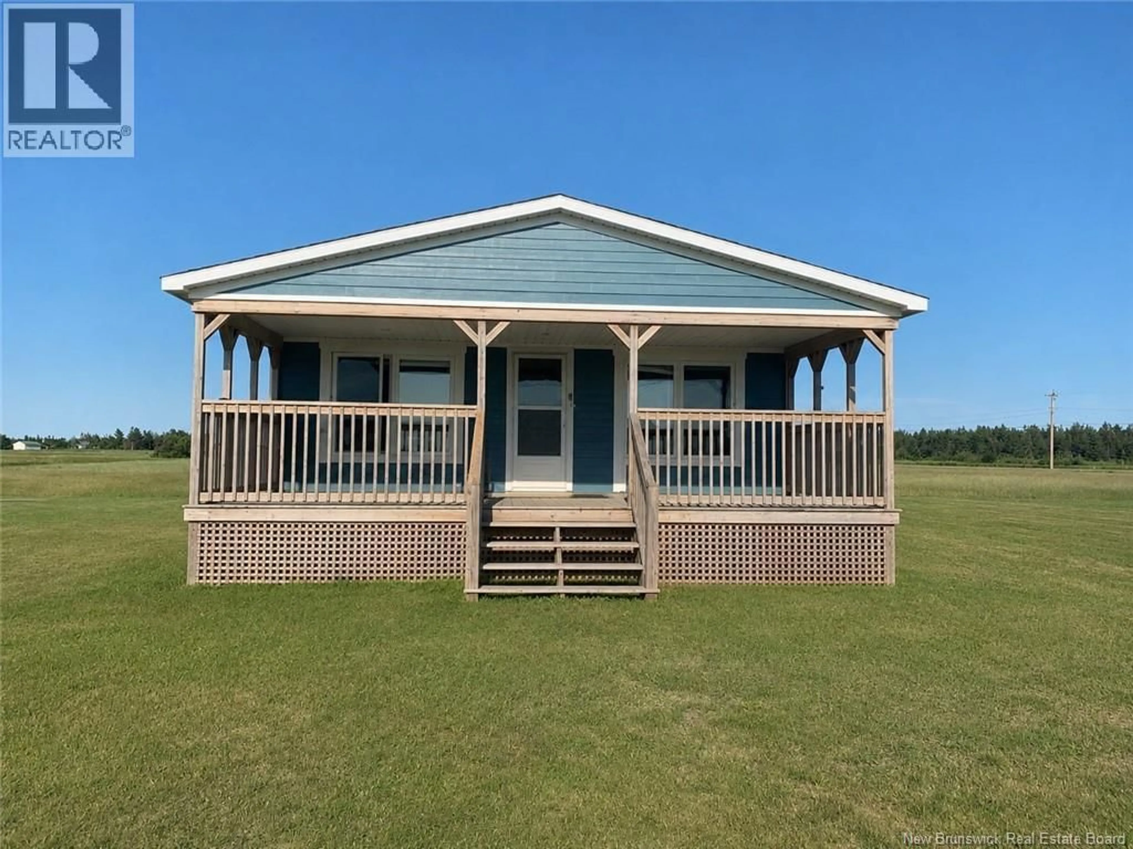 Home with vinyl exterior material, water/lake/river/ocean view for 22 MAXIMIN, Lamèque Island New Brunswick E8T0G7