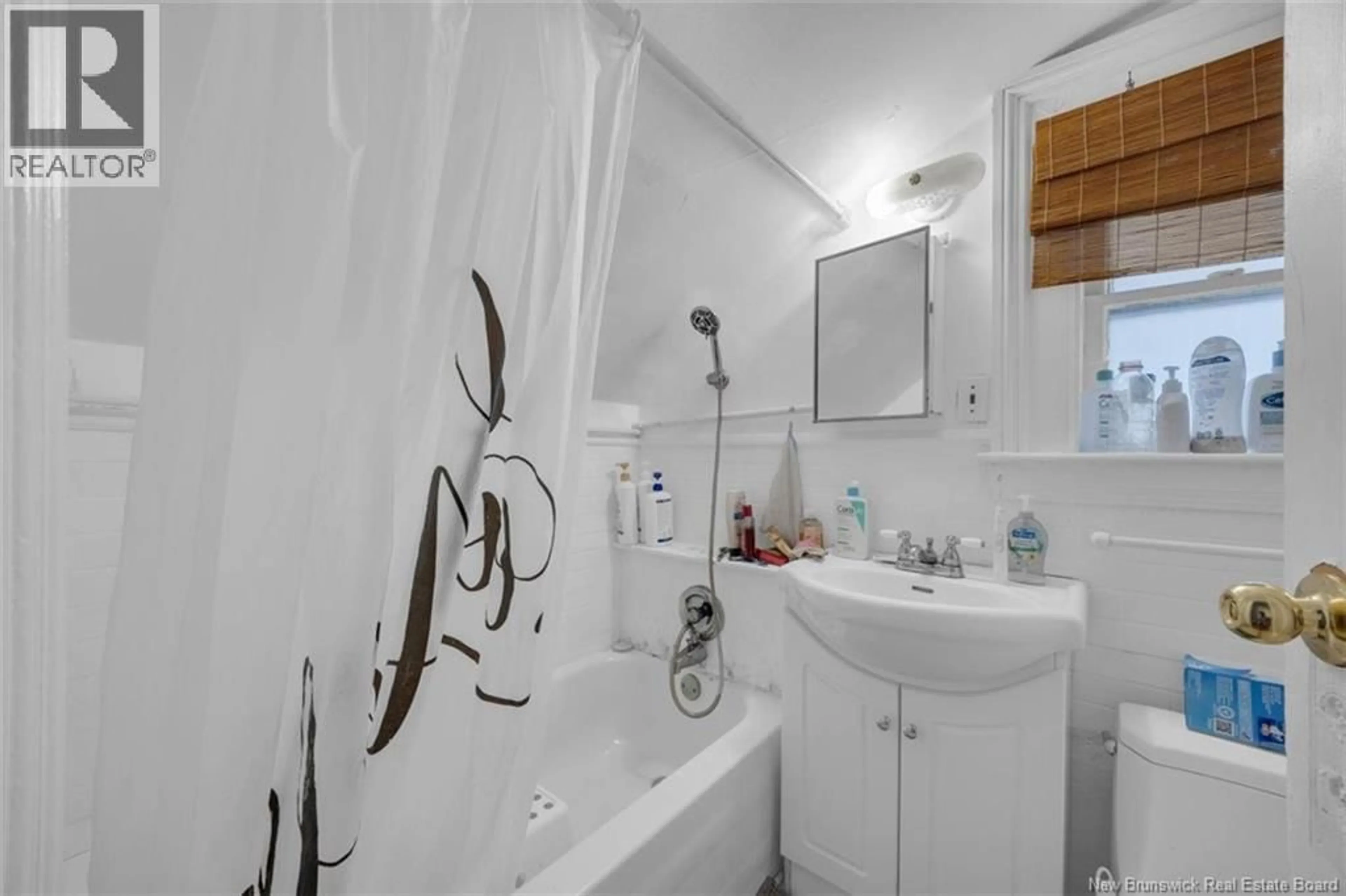 Standard bathroom, ceramic/tile floor for 178 QUEEN STREET, Saint John New Brunswick E2L1S8