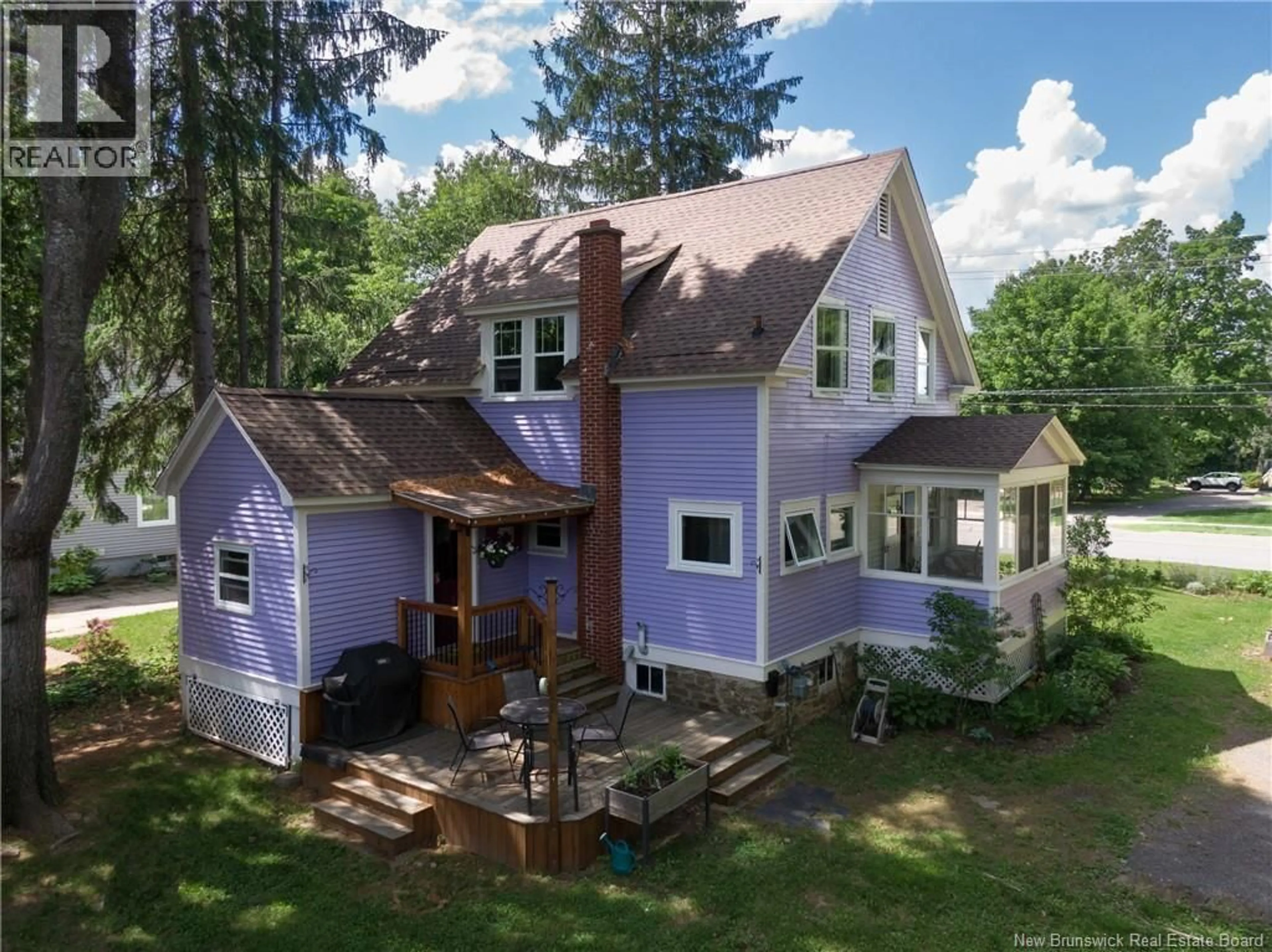 A pic from outside/outdoor area/front of a property/back of a property/a pic from drone, unknown for 304 WOODSTOCK ROAD, Fredericton New Brunswick E3B2J1