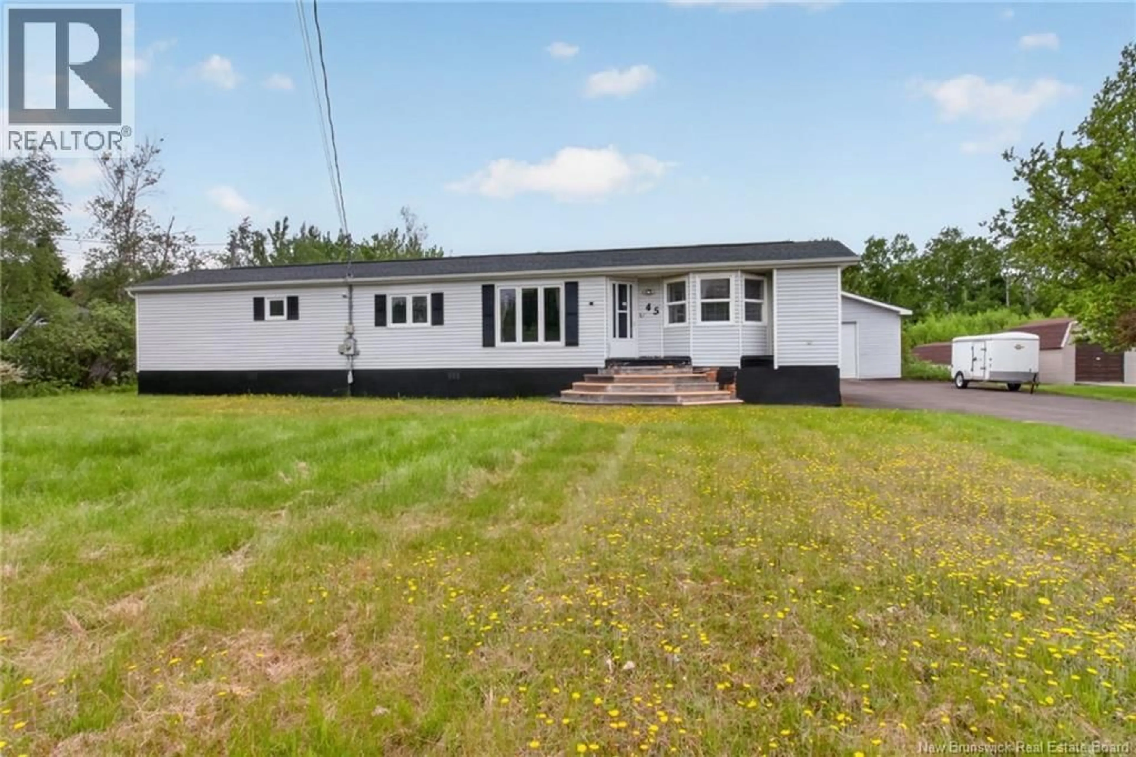 Home with vinyl exterior material, building for 45 ROUTE 933, Grand-Barachois New Brunswick E4P8K6