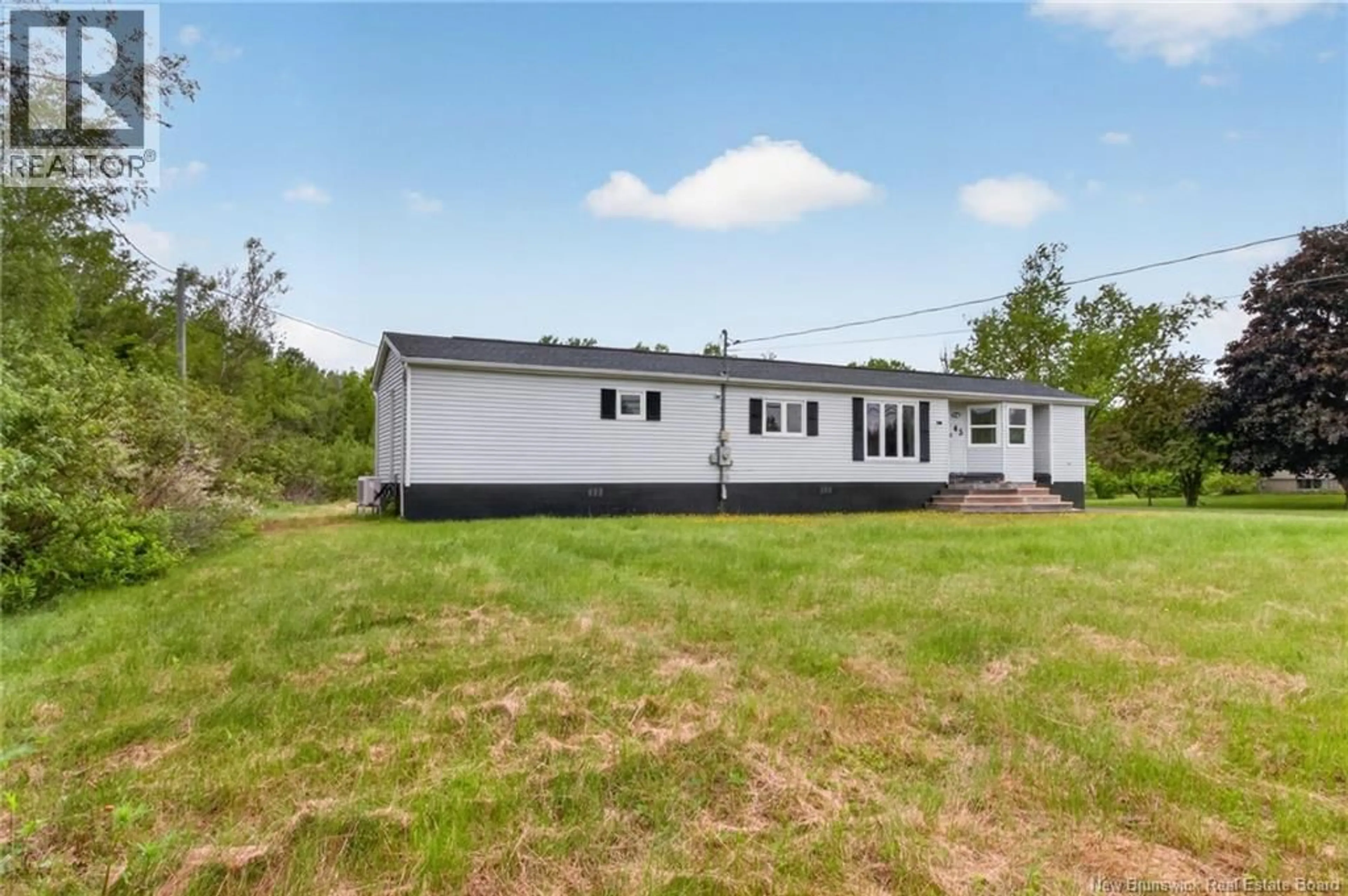 Home with vinyl exterior material, building for 45 ROUTE 933, Grand-Barachois New Brunswick E4P8K6