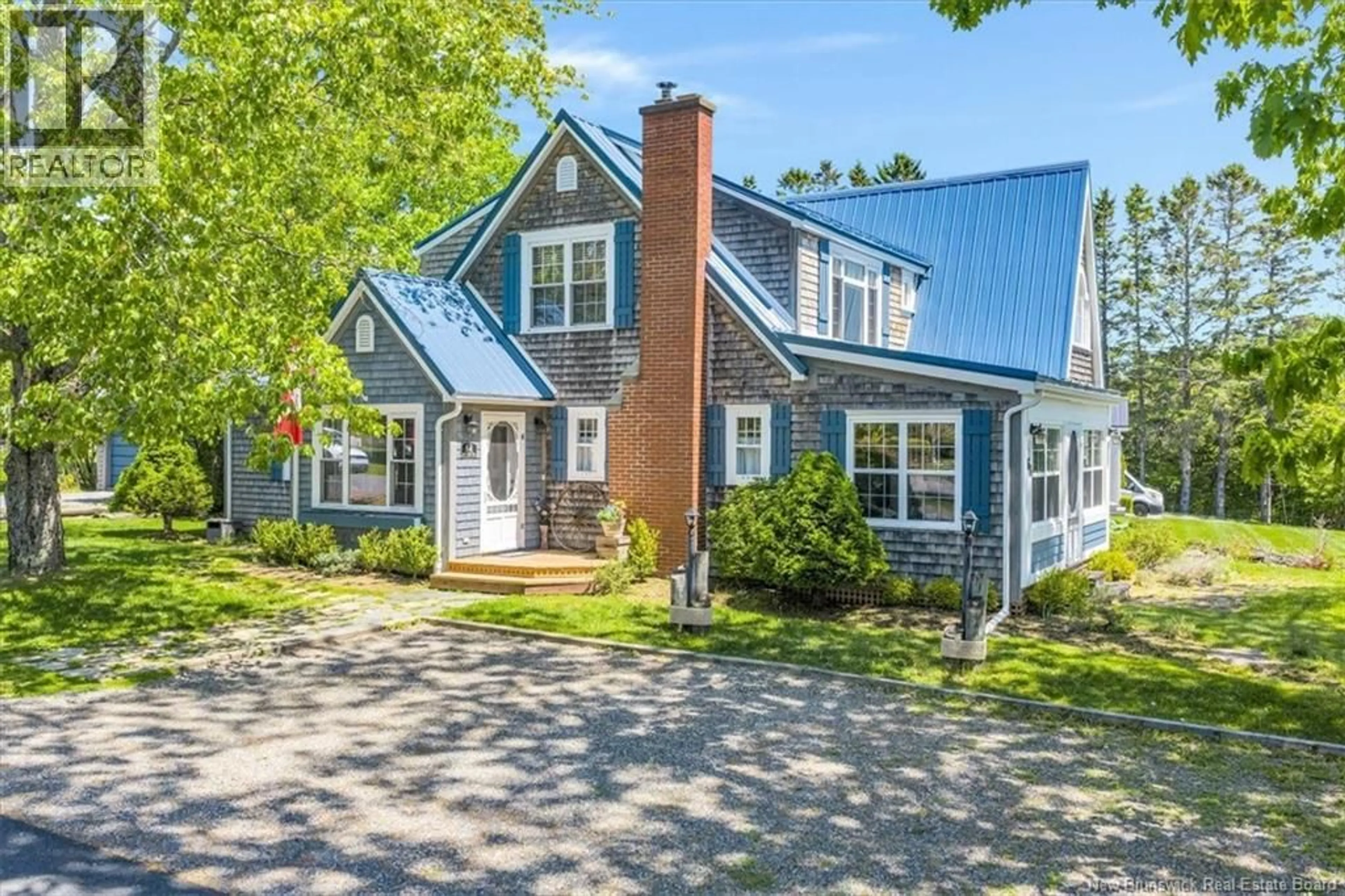 Home with vinyl exterior material, street for 64 JOE'S POINT ROAD, Saint Andrews New Brunswick E5B2J8
