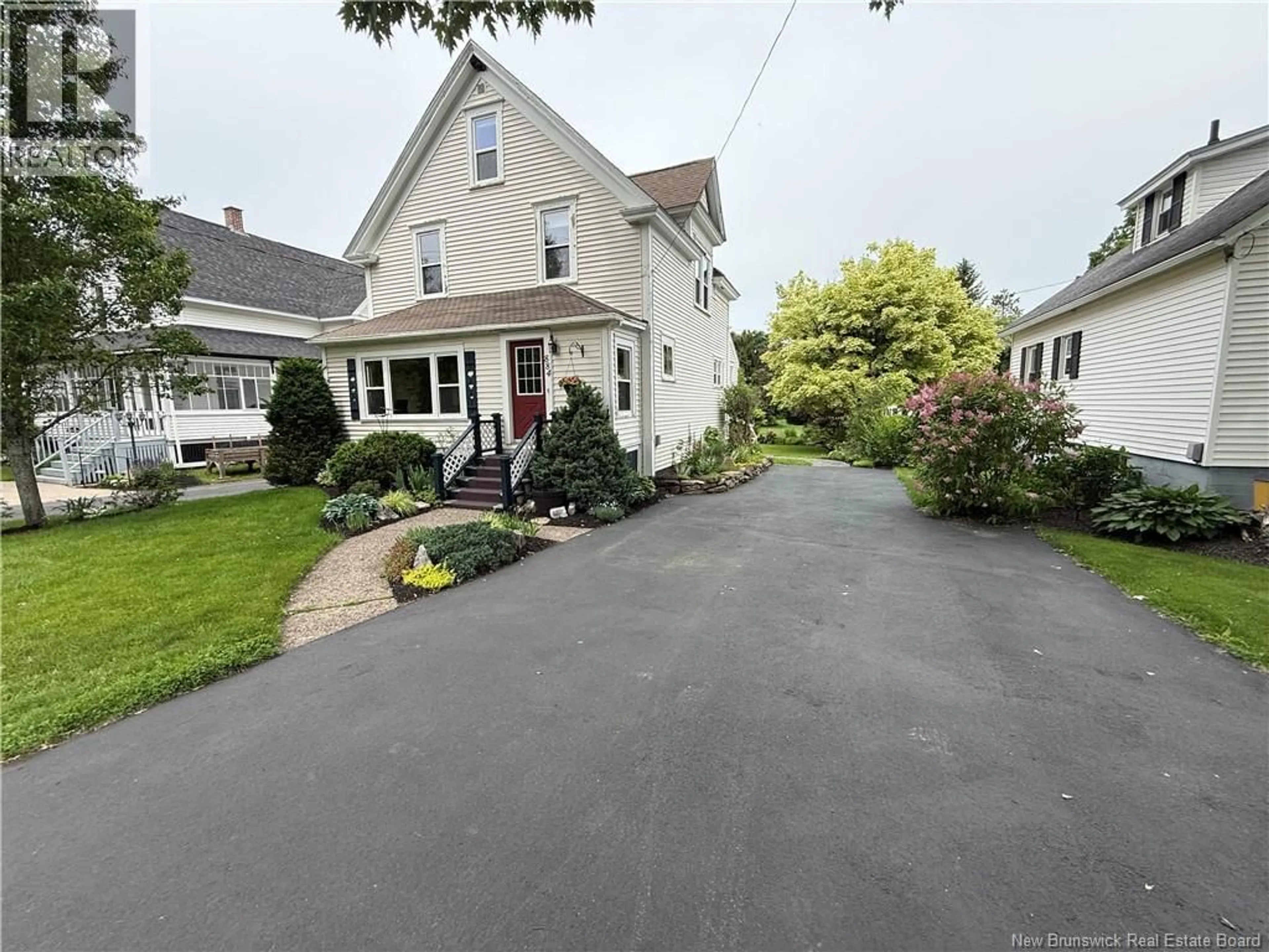 A pic from outside/outdoor area/front of a property/back of a property/a pic from drone, street for 884 MAIN STREET, Sussex New Brunswick E4E2M5