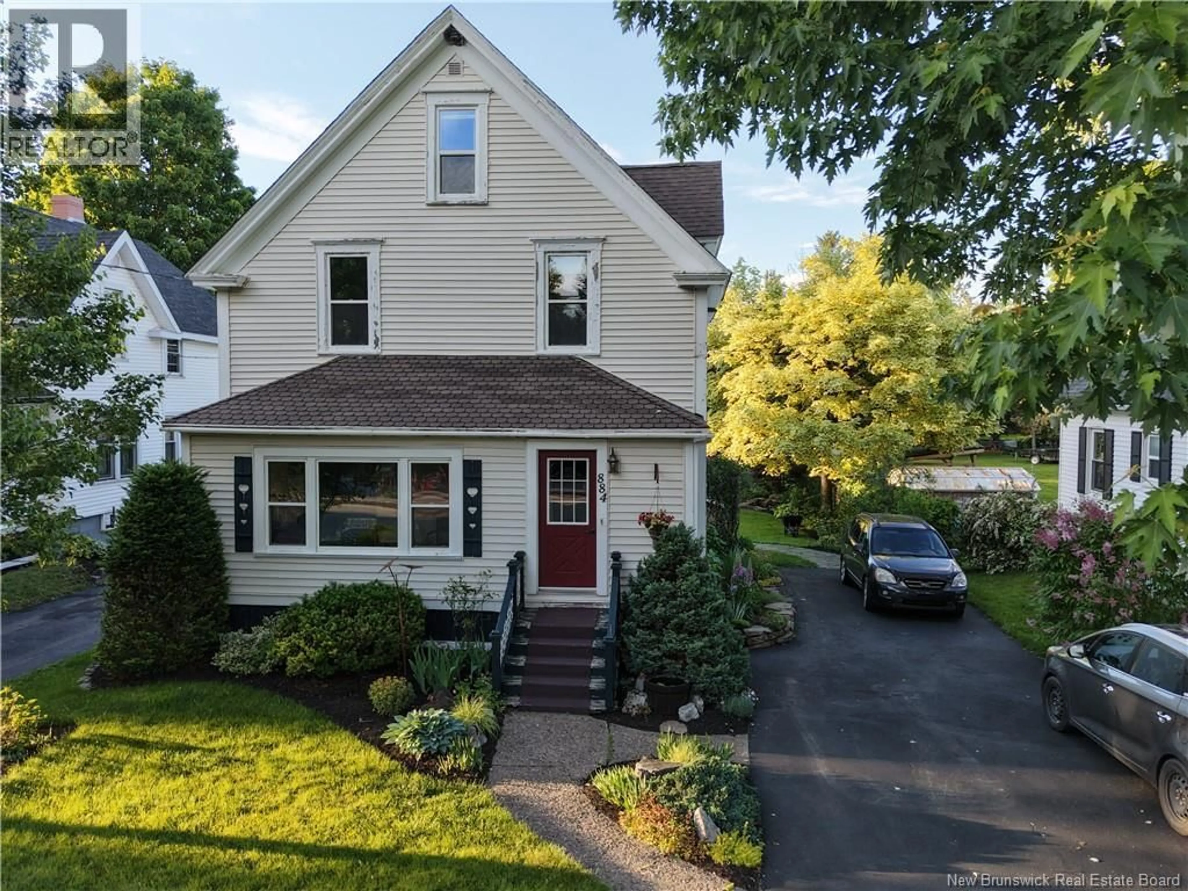 Home with vinyl exterior material, street for 884 MAIN STREET, Sussex New Brunswick E4E2M5