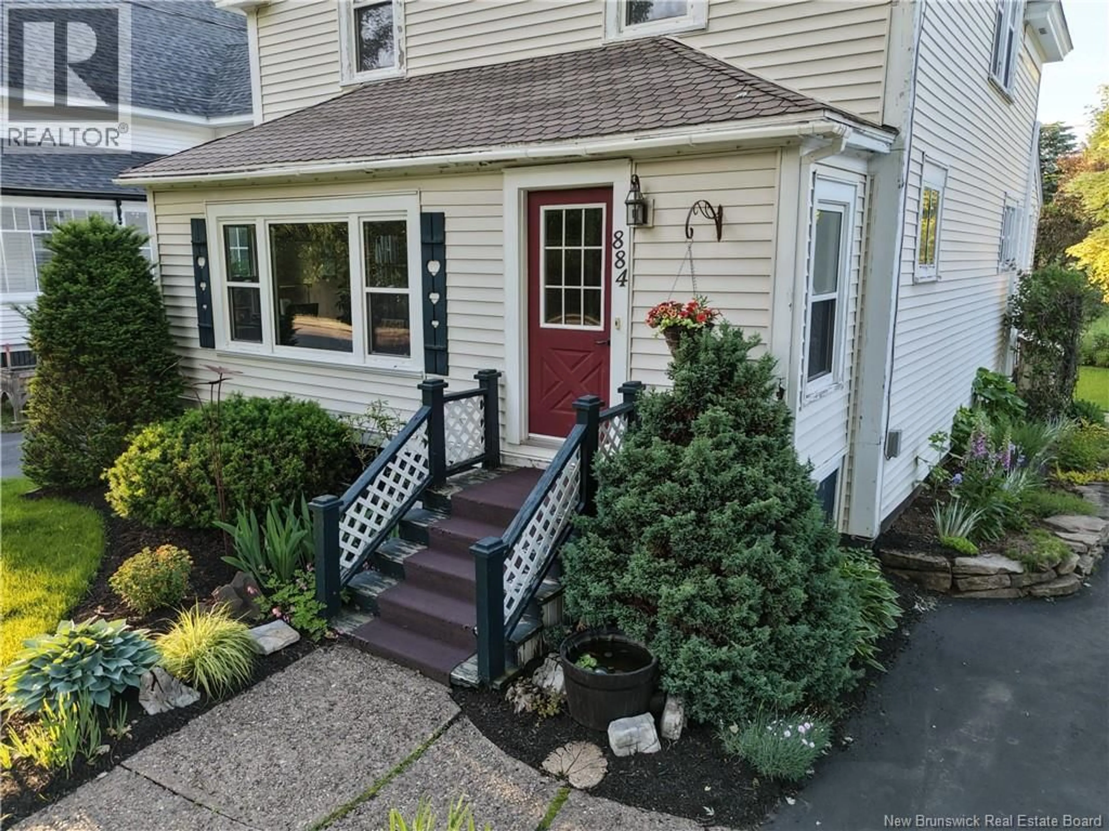 Home with vinyl exterior material, street for 884 MAIN STREET, Sussex New Brunswick E4E2M5