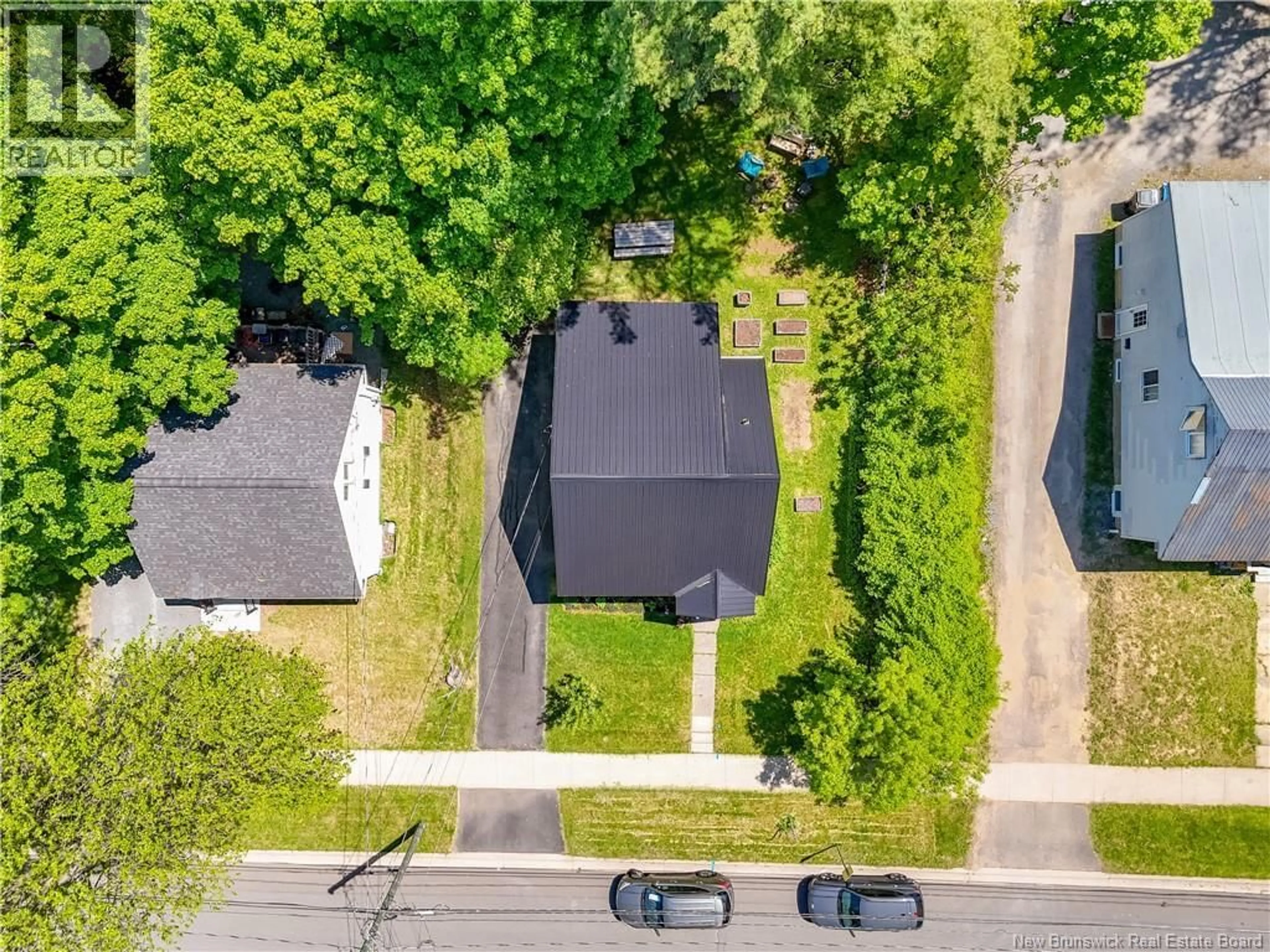 A pic from outside/outdoor area/front of a property/back of a property/a pic from drone, street for 638 HANSON STREET, Fredericton New Brunswick E3B3Z9