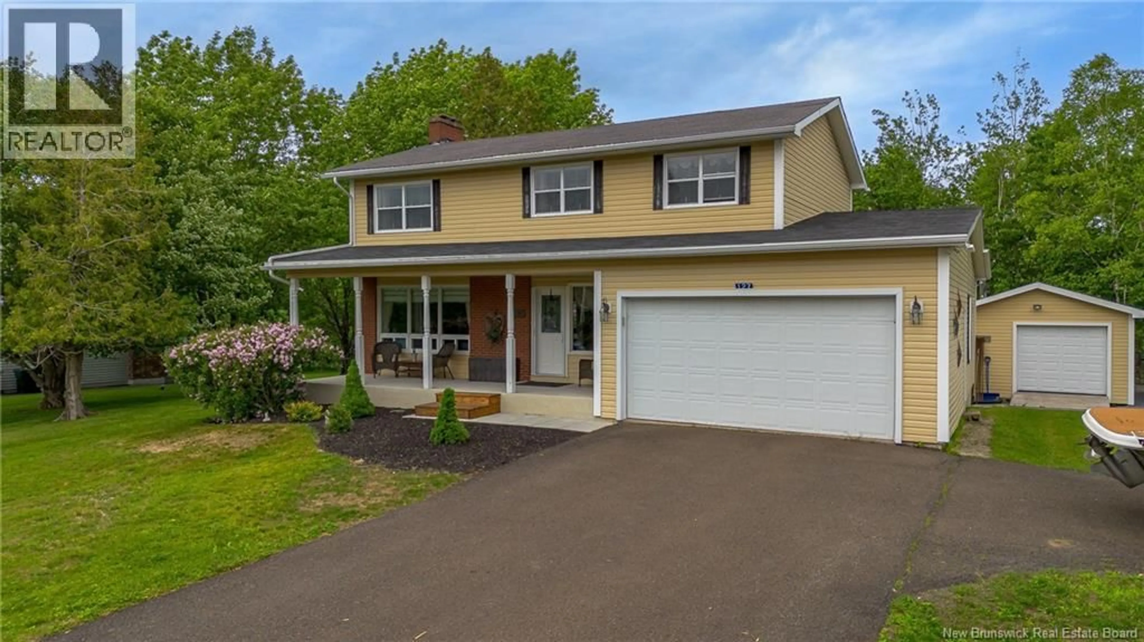 Home with vinyl exterior material, street for 127 SHERWOOD DRIVE, Quispamsis New Brunswick E2E1G8
