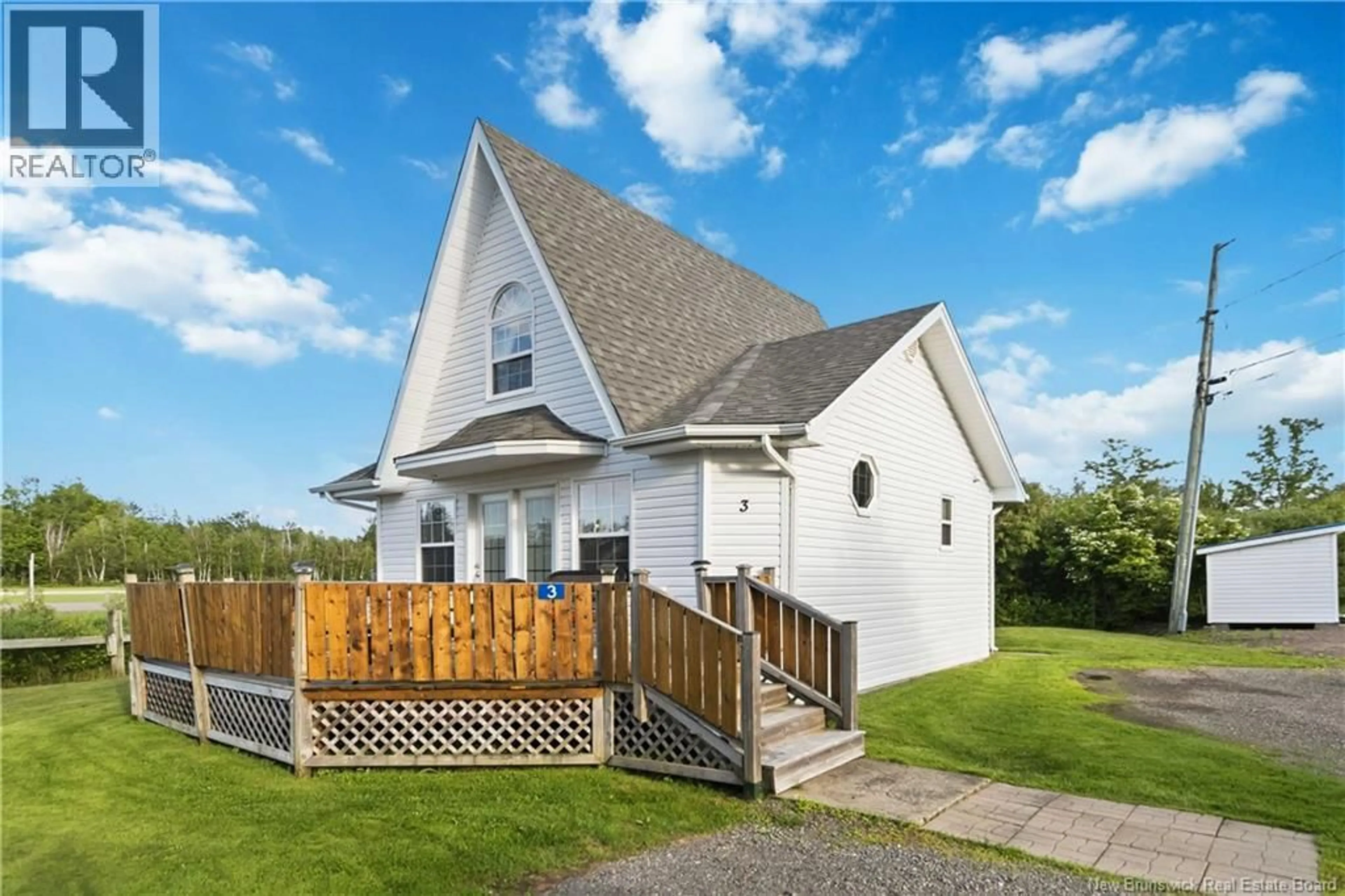Home with vinyl exterior material, unknown for 3 MILLOCK AVENUE, Pointe-Du-Chêne New Brunswick E4P8T5