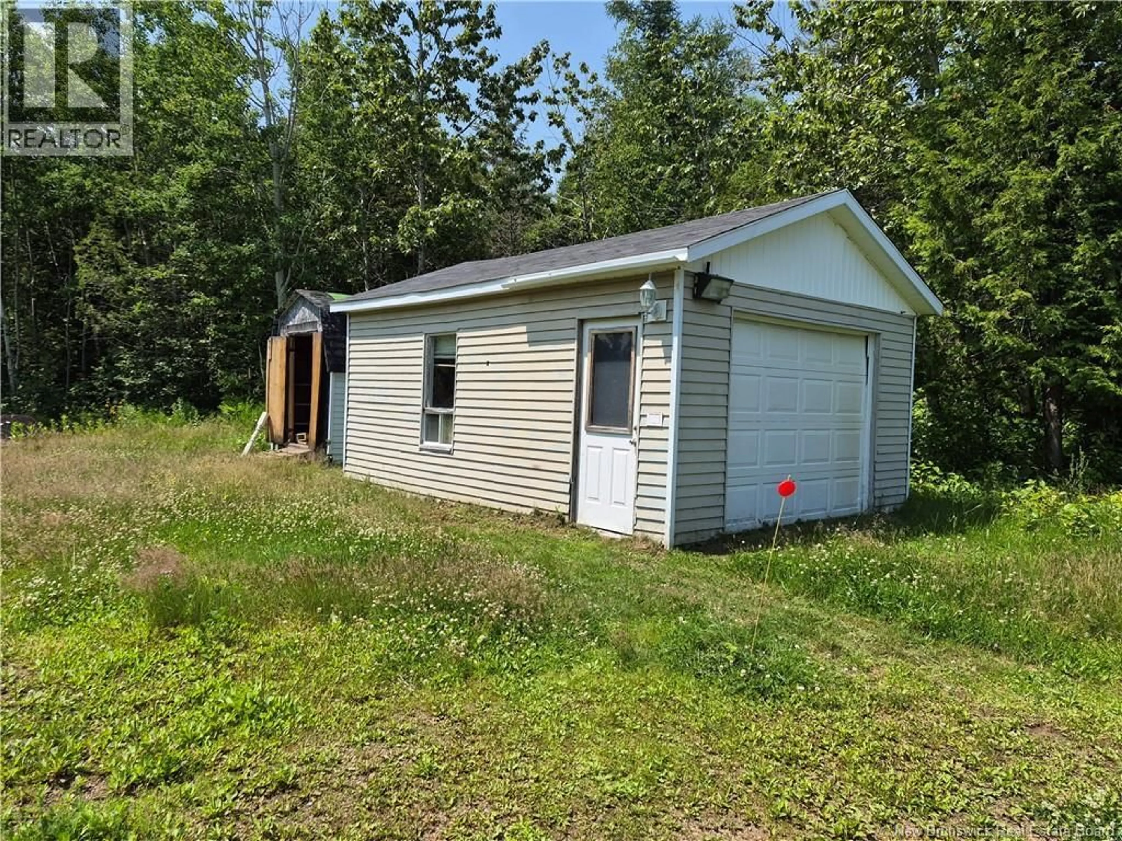 Shed for 258 RUE PRINCIPALE, Pointe-Verte New Brunswick E8J2W8