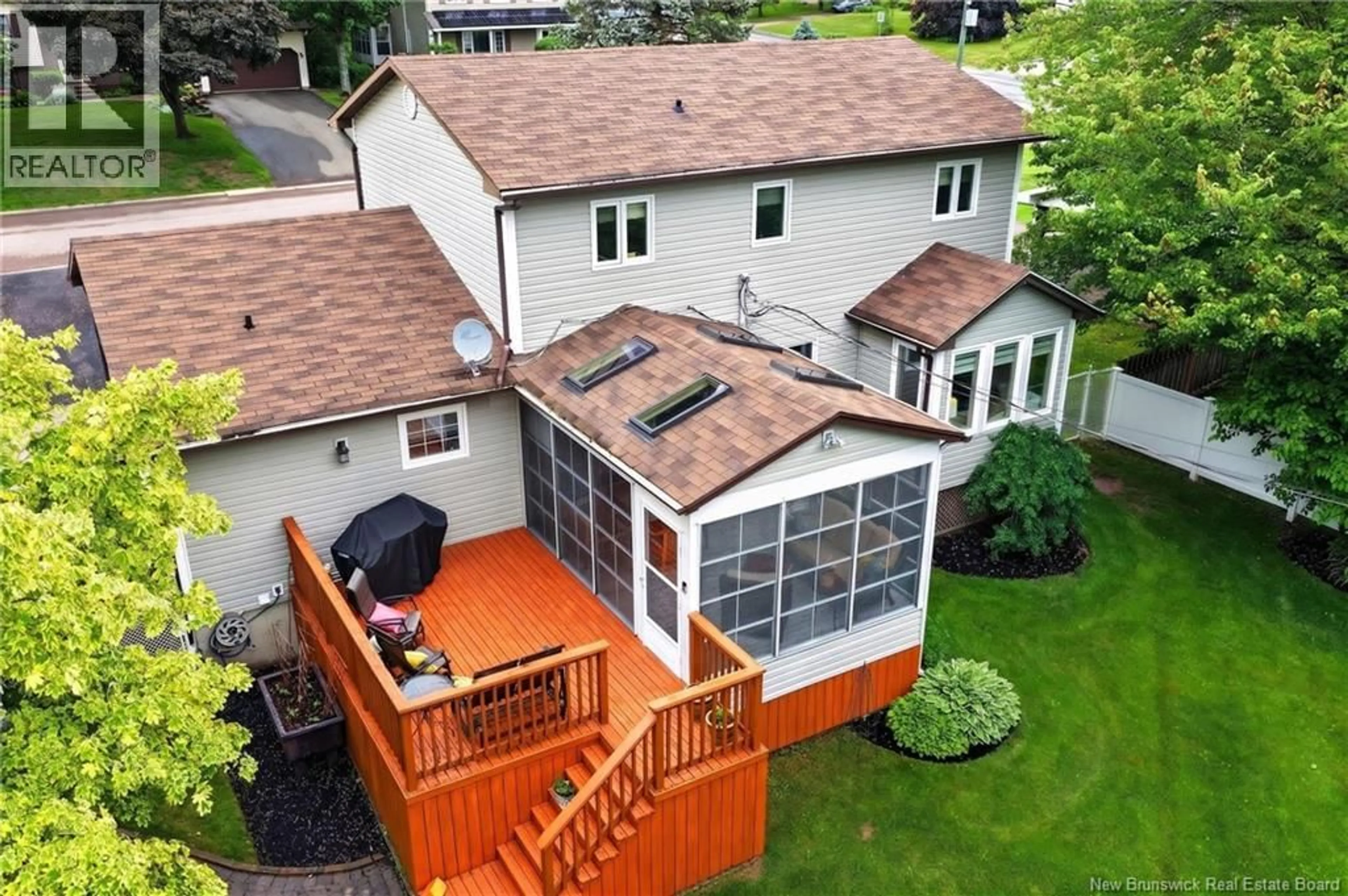 A pic from outside/outdoor area/front of a property/back of a property/a pic from drone, unknown for 515 AVANT GARDE, Dieppe New Brunswick E1A5Z4