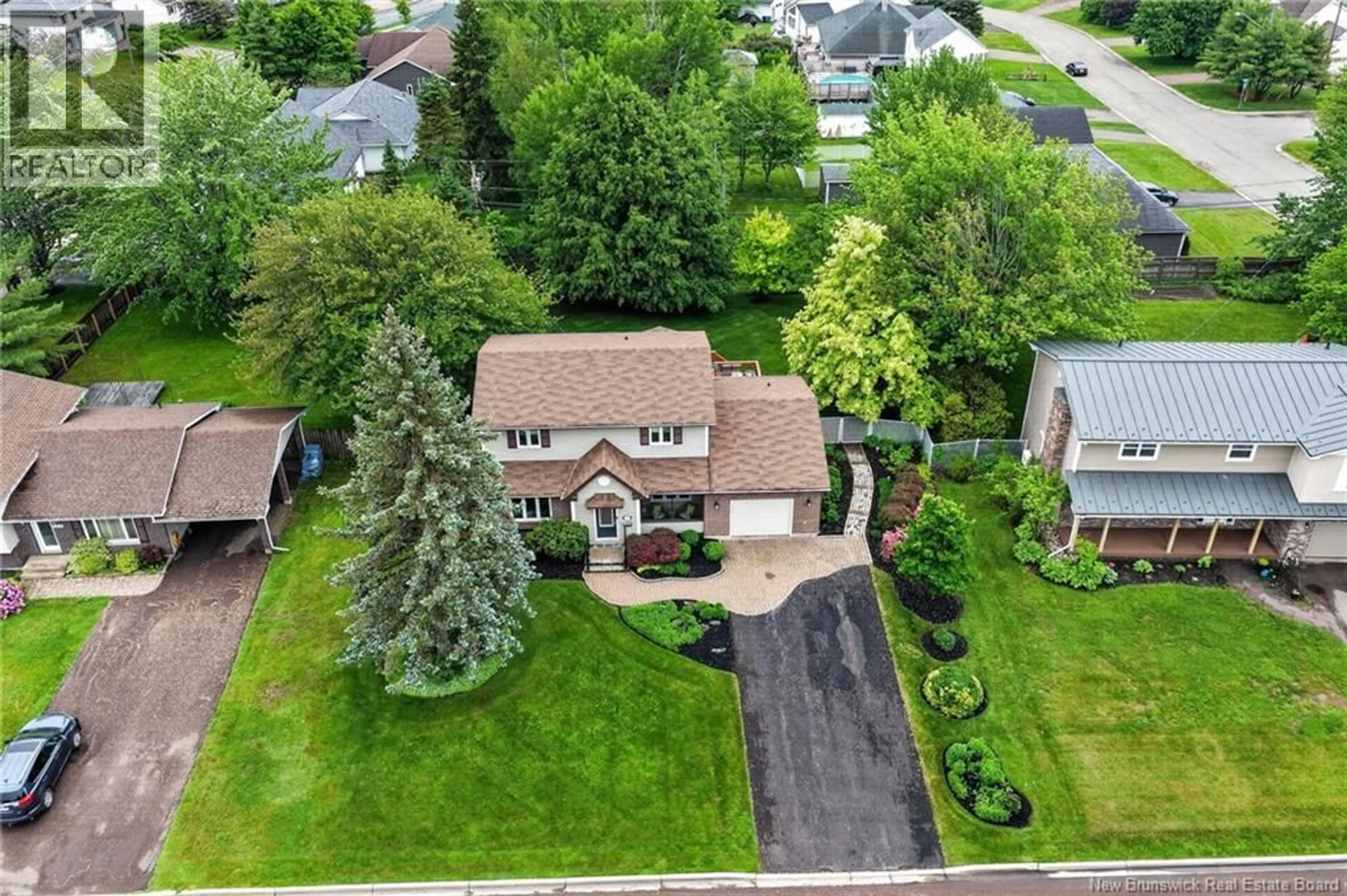 A pic from outside/outdoor area/front of a property/back of a property/a pic from drone, street for 515 AVANT GARDE, Dieppe New Brunswick E1A5Z4