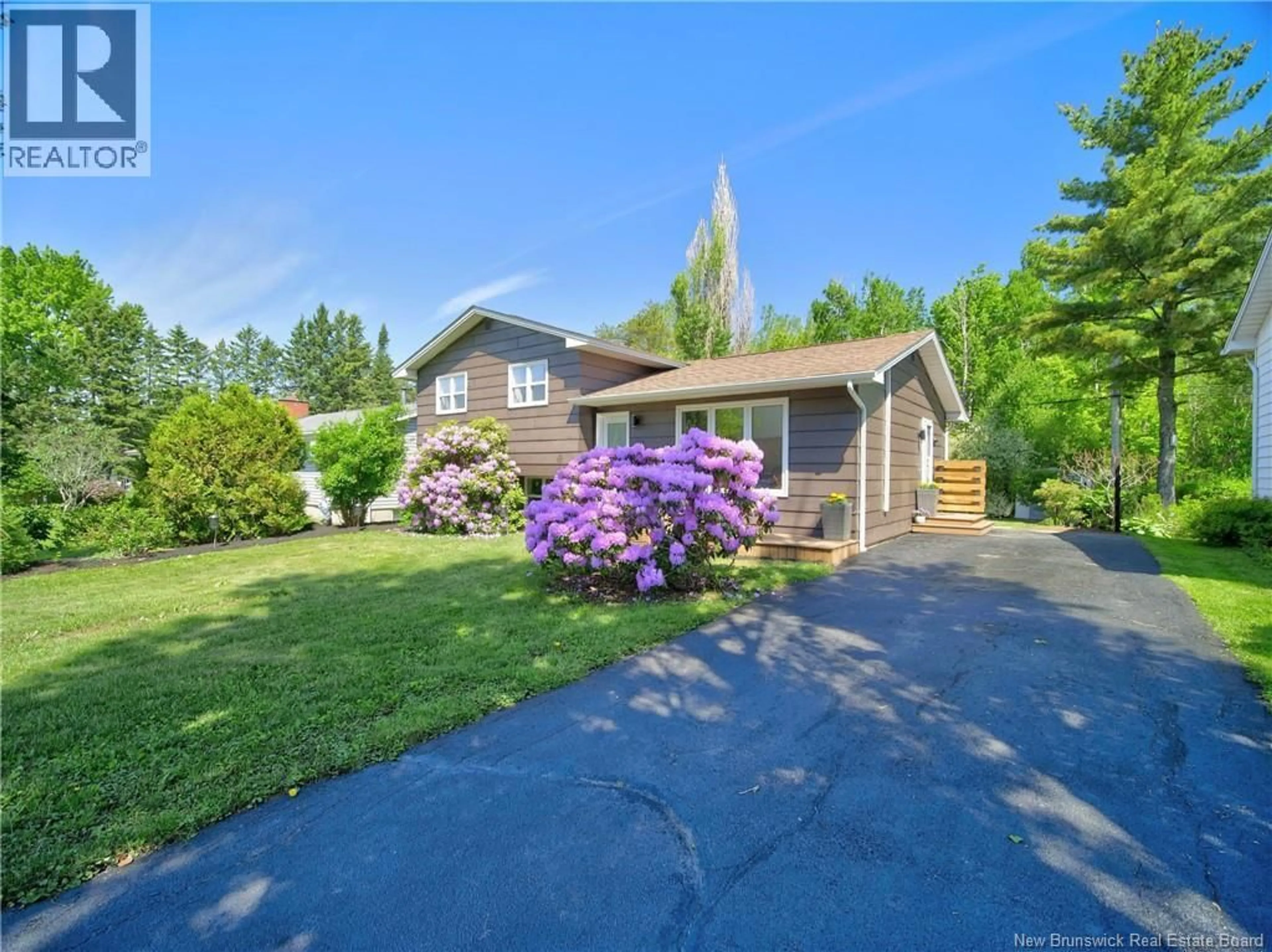 A pic from outside/outdoor area/front of a property/back of a property/a pic from drone, unknown for 163 GLENWOOD DRIVE, Moncton New Brunswick E1A2N2