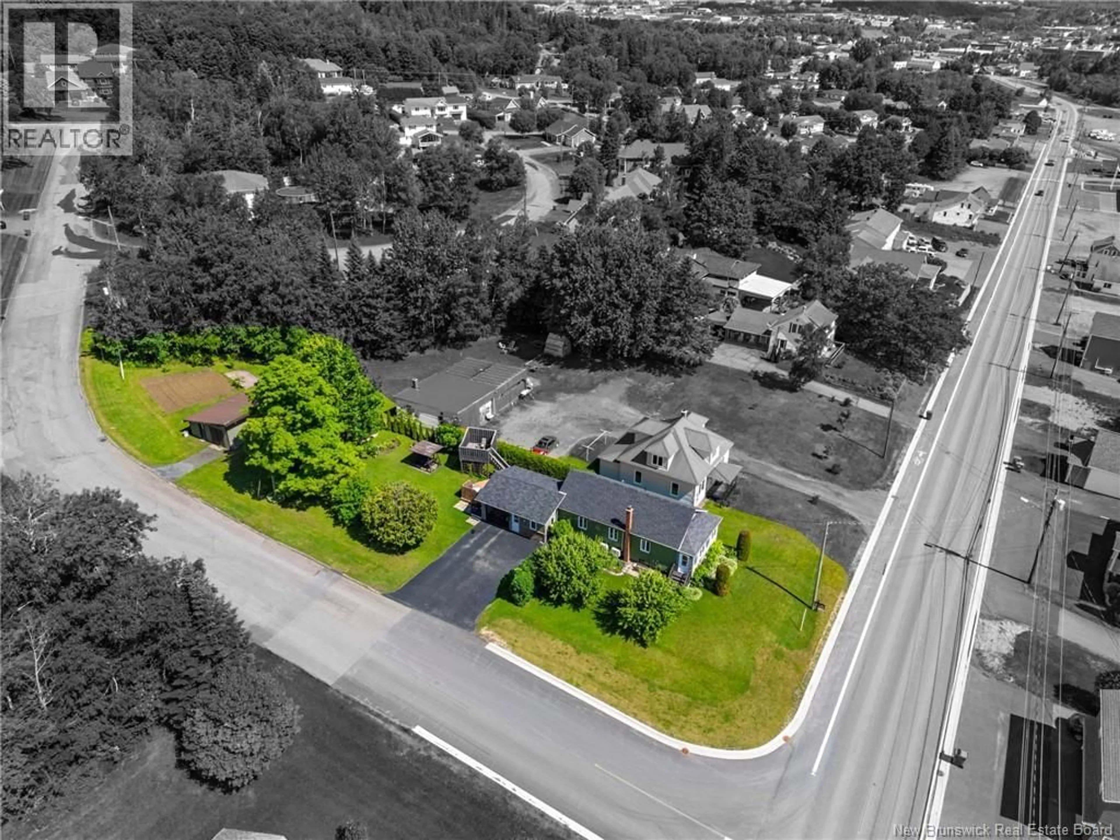 A pic from outside/outdoor area/front of a property/back of a property/a pic from drone, street for 336 PORTAGE, Grand-Sault/Grand Falls New Brunswick E3Z1M7