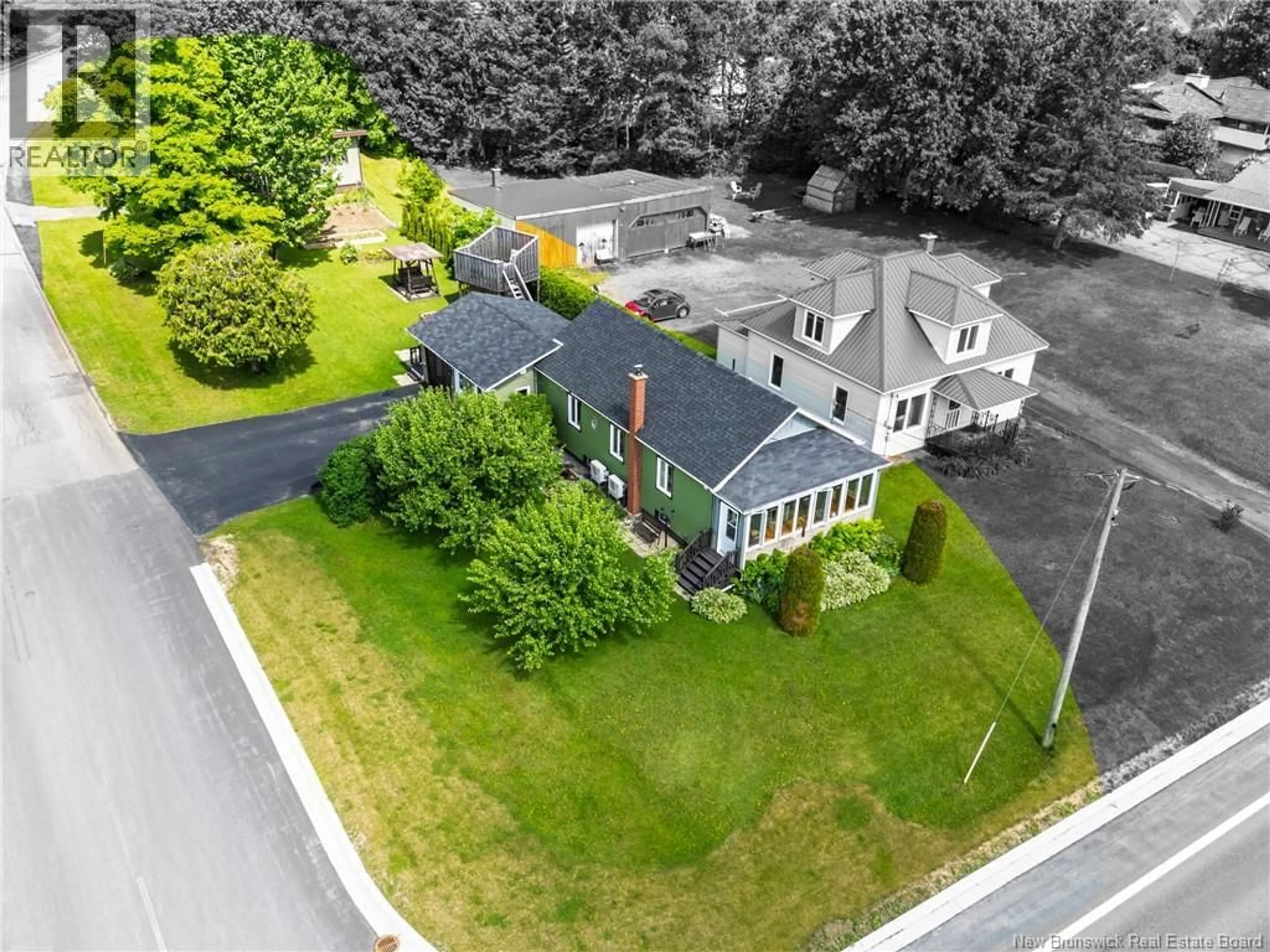 A pic from outside/outdoor area/front of a property/back of a property/a pic from drone, street for 336 PORTAGE, Grand-Sault/Grand Falls New Brunswick E3Z1M7