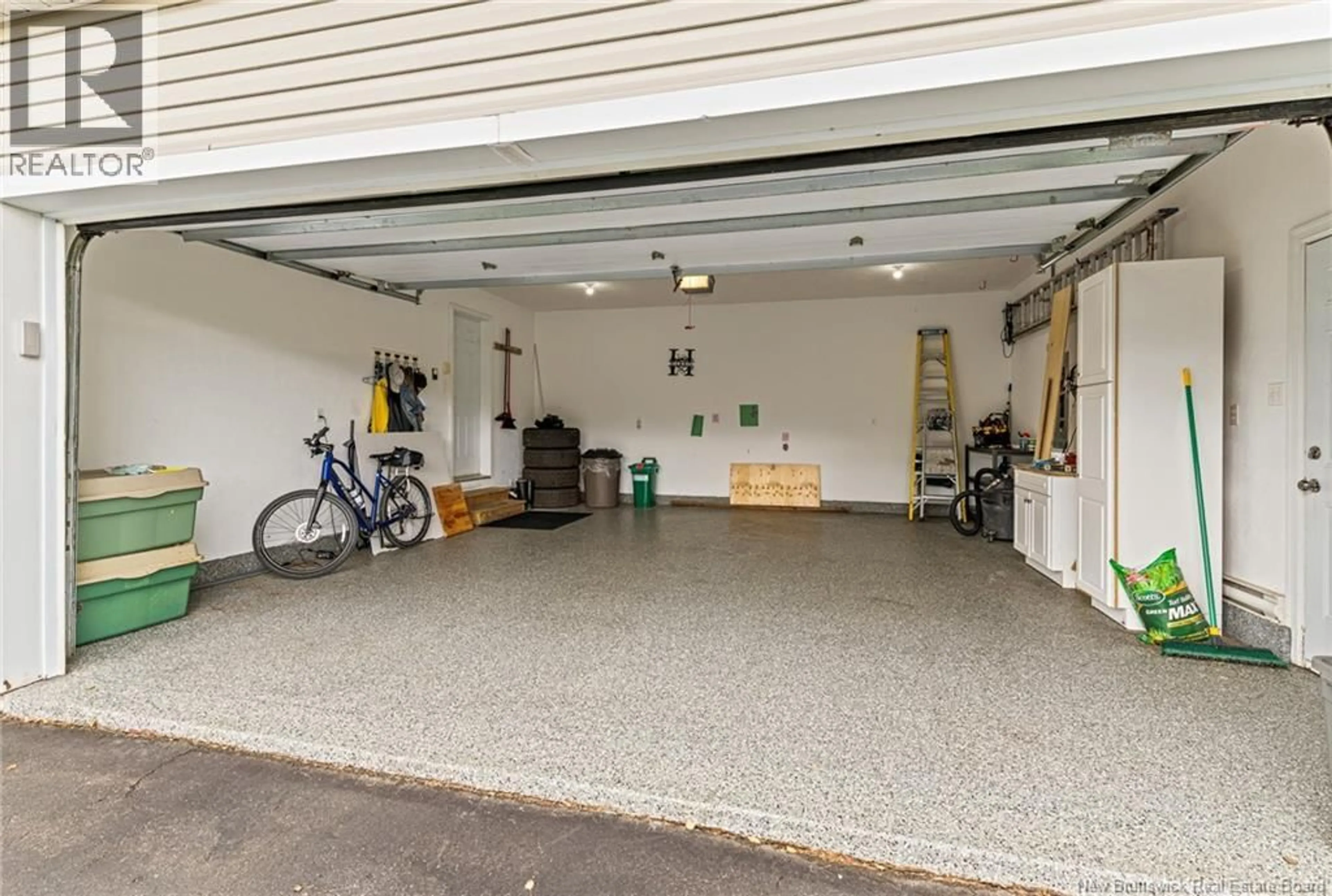 Indoor garage for 11 DESROSIERS, Dieppe New Brunswick E1A7W5