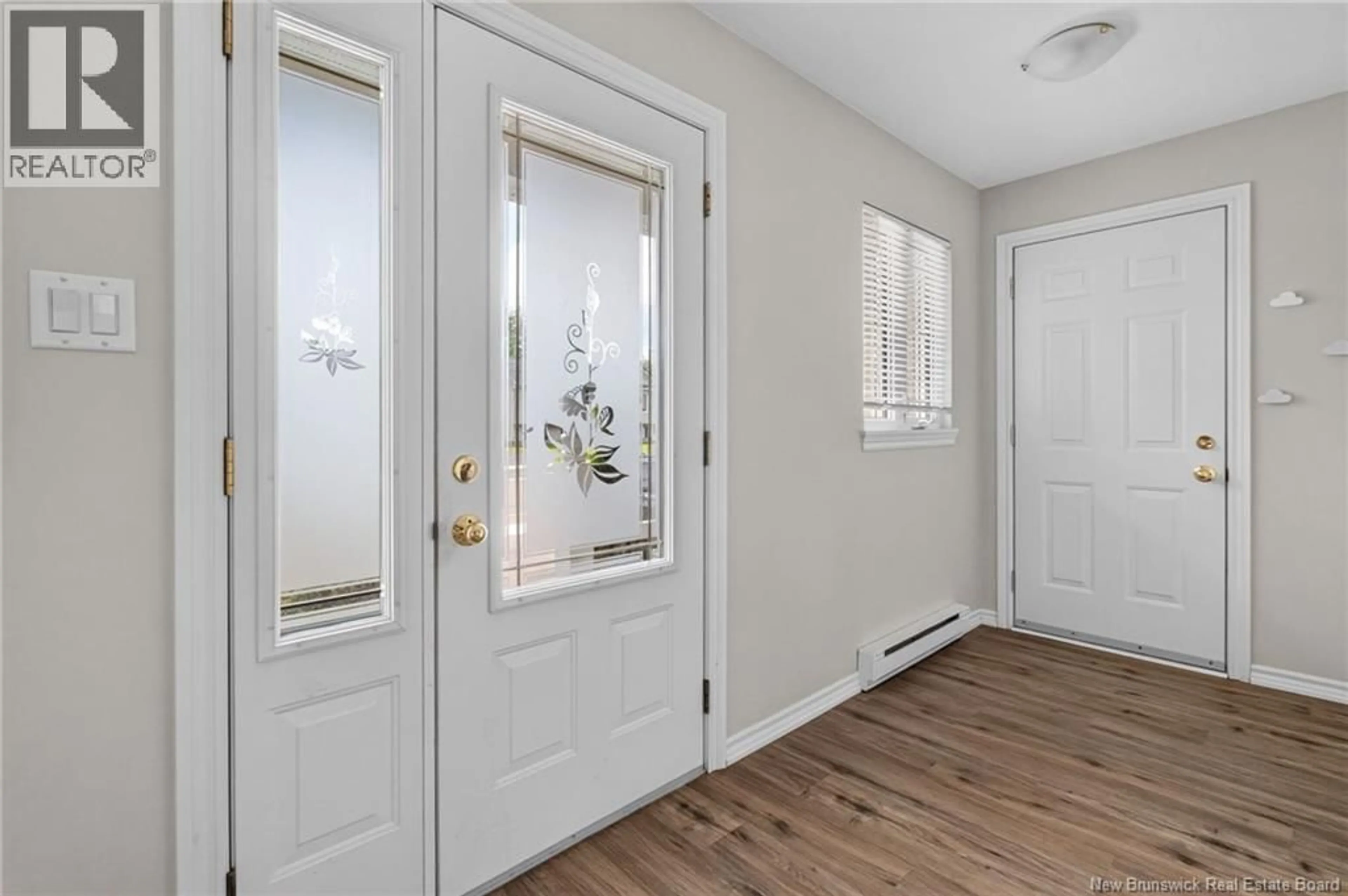 Indoor entryway for 93 SHANNON, Moncton New Brunswick E1G4X6
