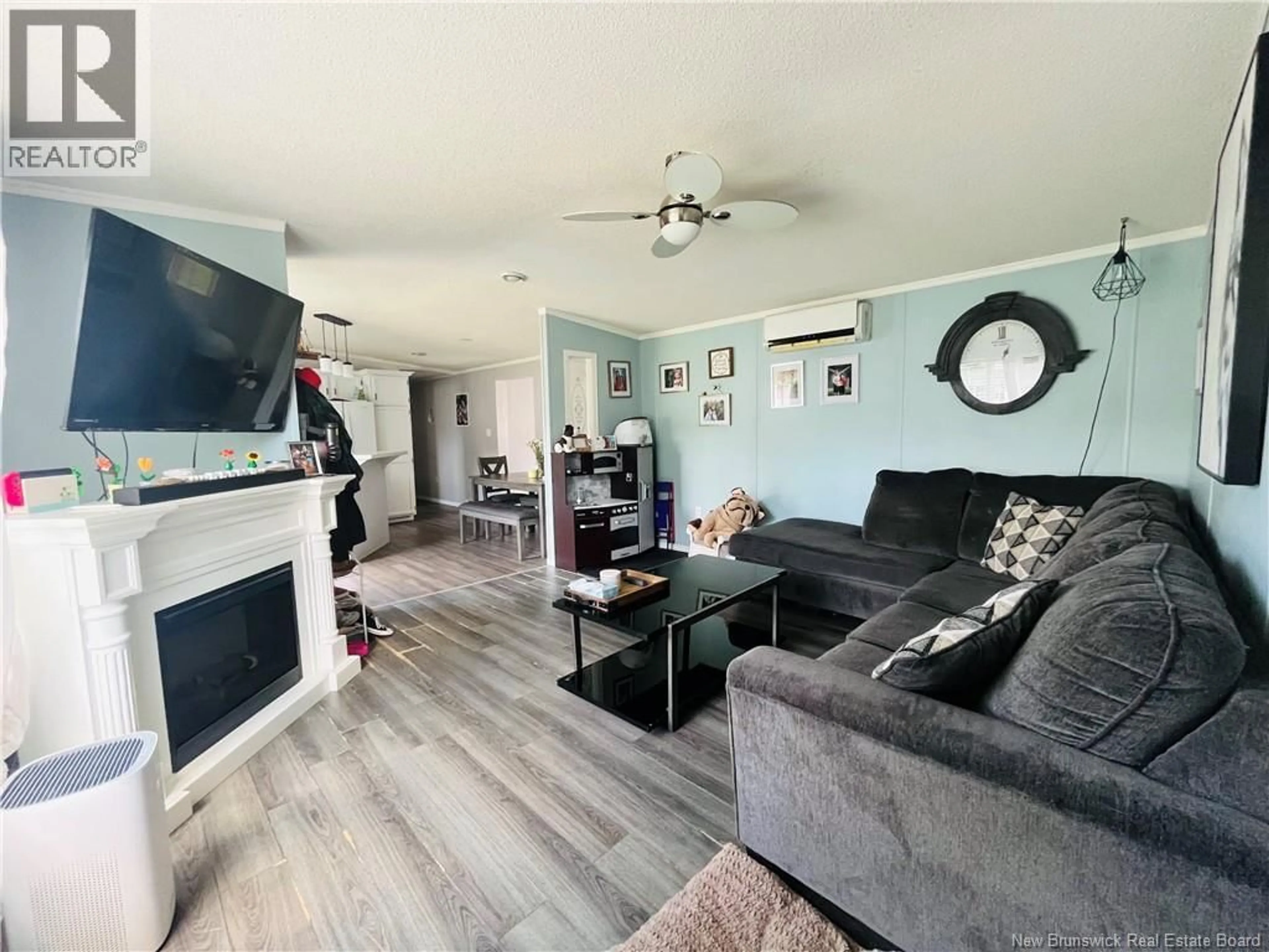 Living room with furniture, wood/laminate floor for 3 CEDAR CRESCENT, Red Bank New Brunswick E9E0C1
