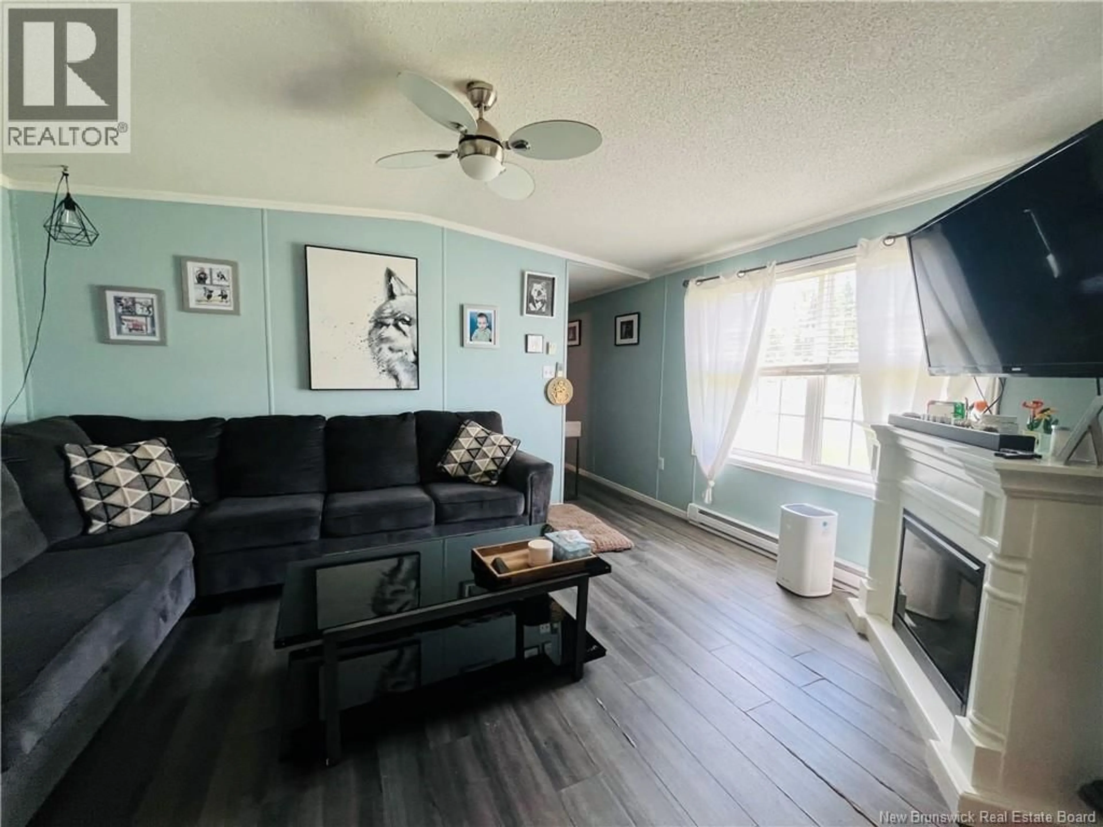 Living room with furniture, wood/laminate floor for 3 CEDAR CRESCENT, Red Bank New Brunswick E9E0C1