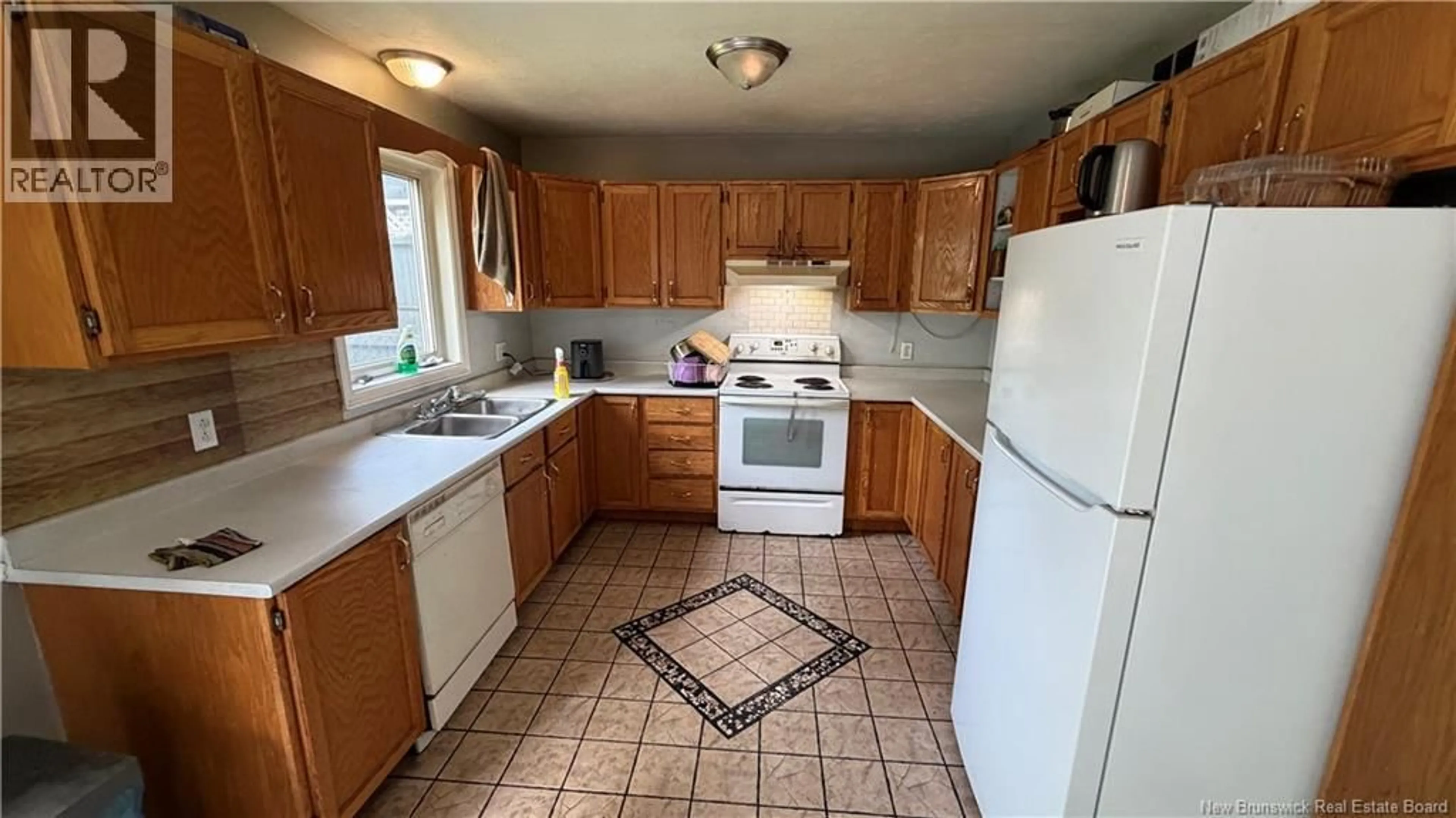 Standard kitchen, unknown for 51 SHEFFIELD COURT, Moncton New Brunswick E1G2J2