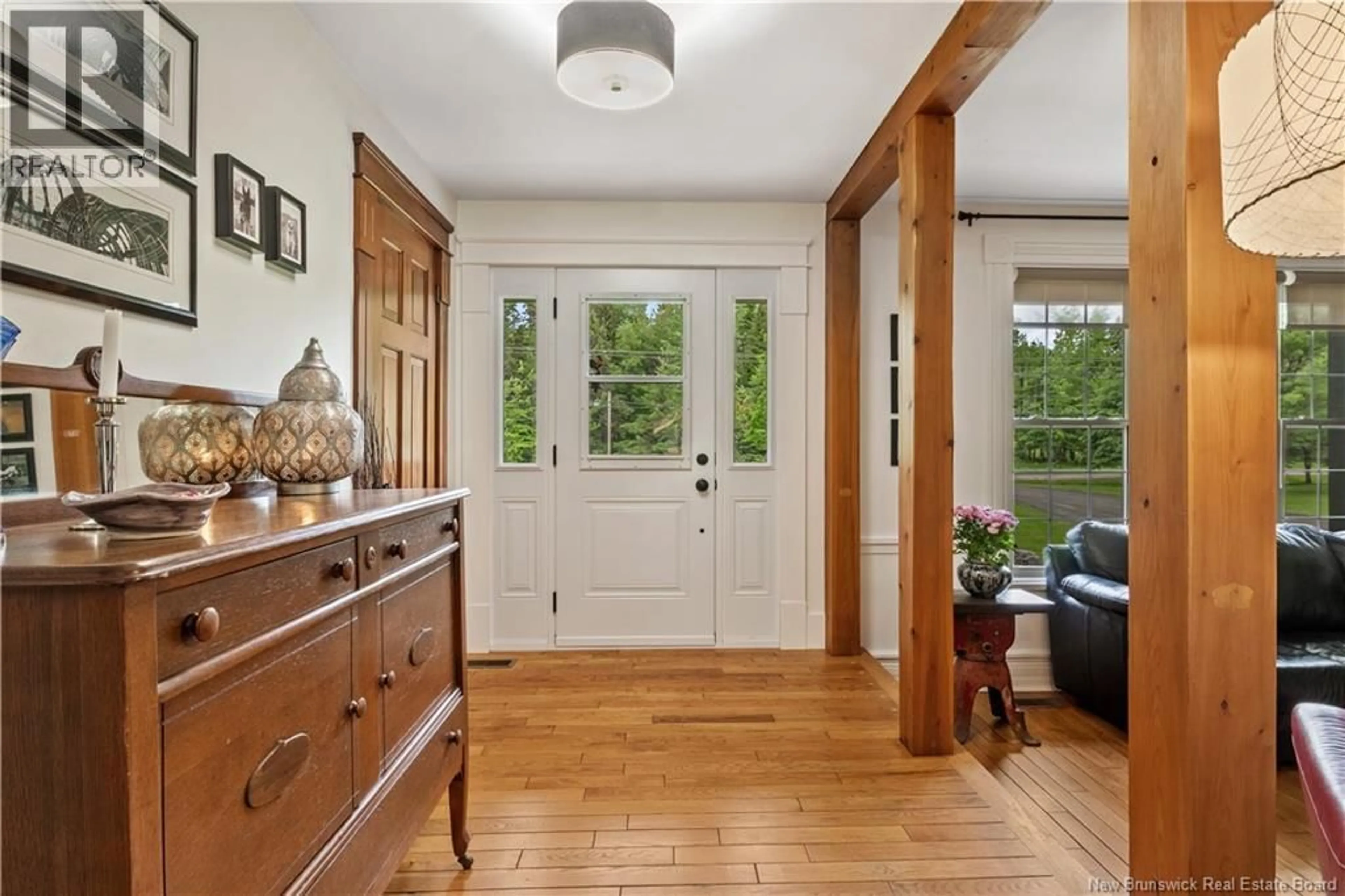 Indoor entryway for 1580 MELANSON, Dieppe New Brunswick E1H2B8