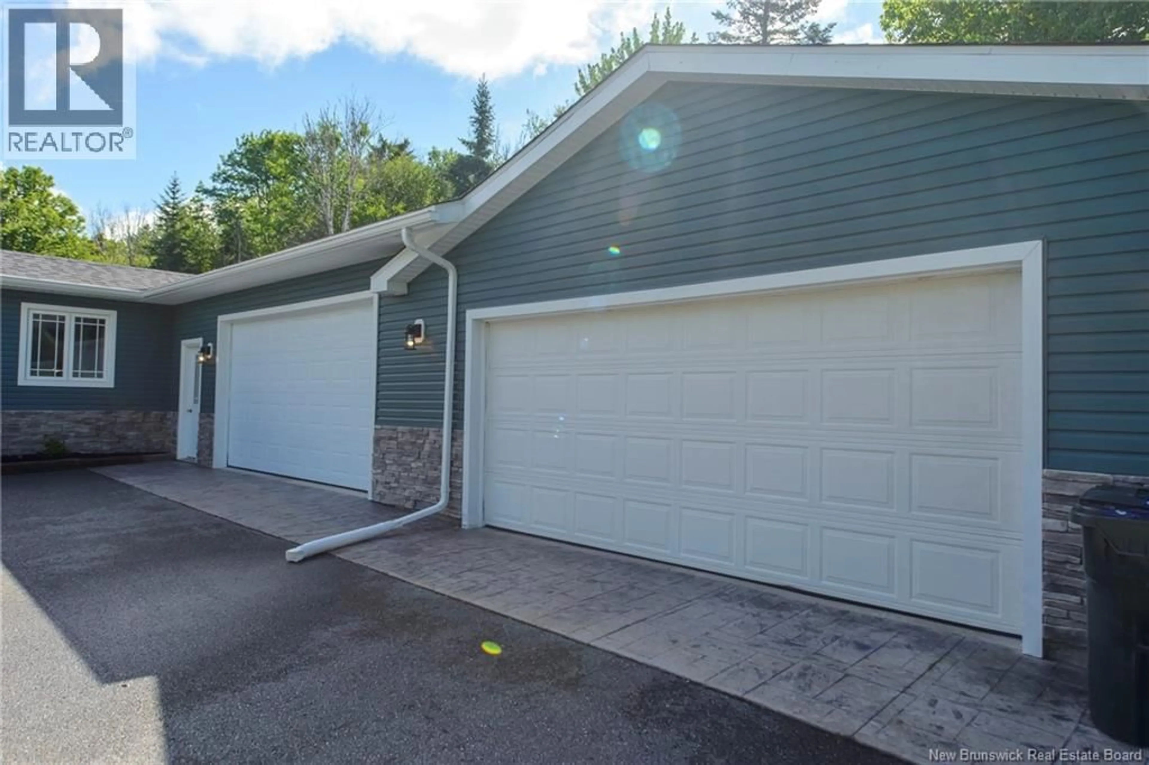 Indoor garage for 33 CLINTON DRIVE, Willow Grove New Brunswick E2S3G8