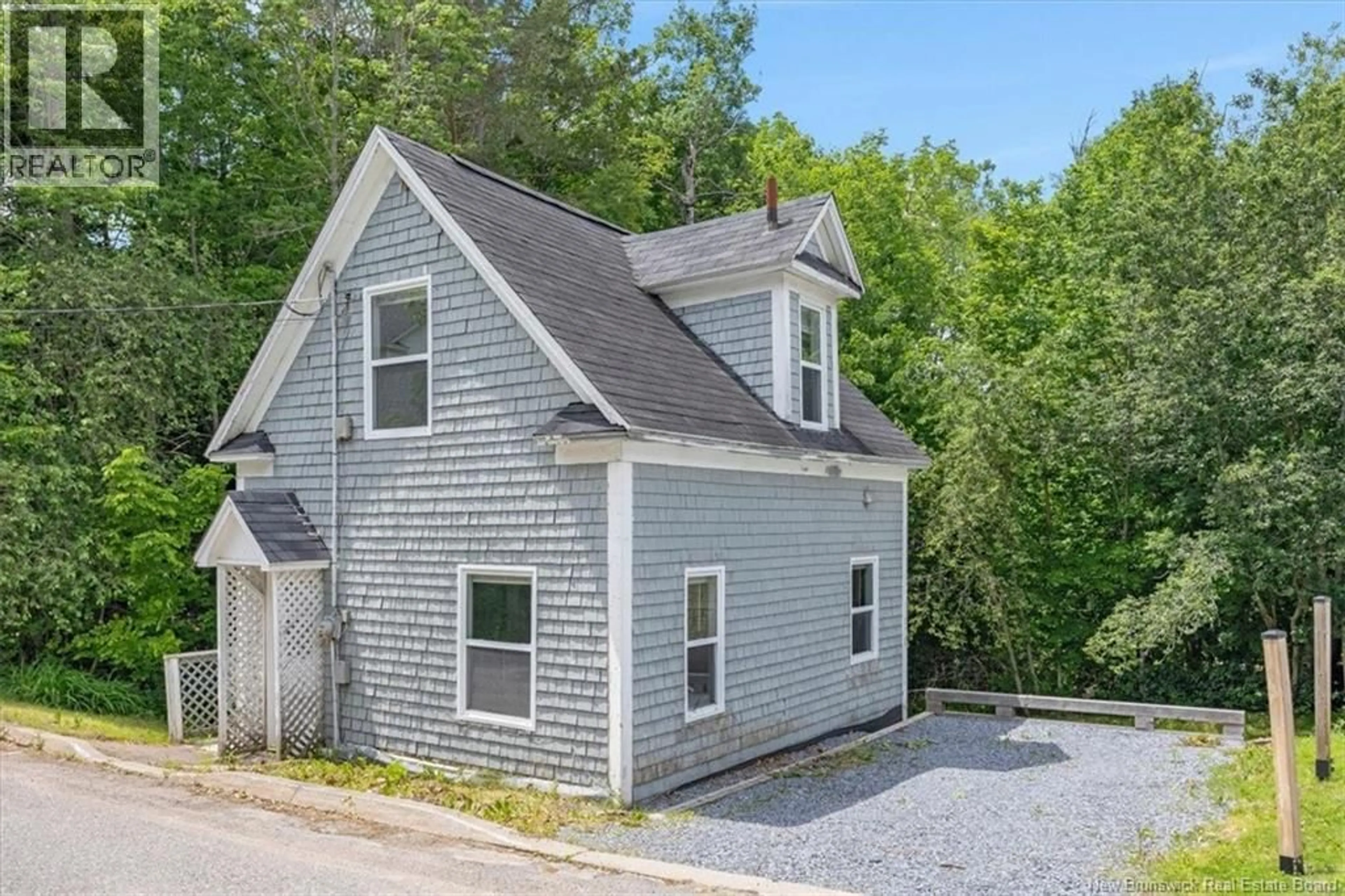 A pic from outside/outdoor area/front of a property/back of a property/a pic from drone, street for 20 ACADIA CRESCENT, Hampton New Brunswick E5N3A1