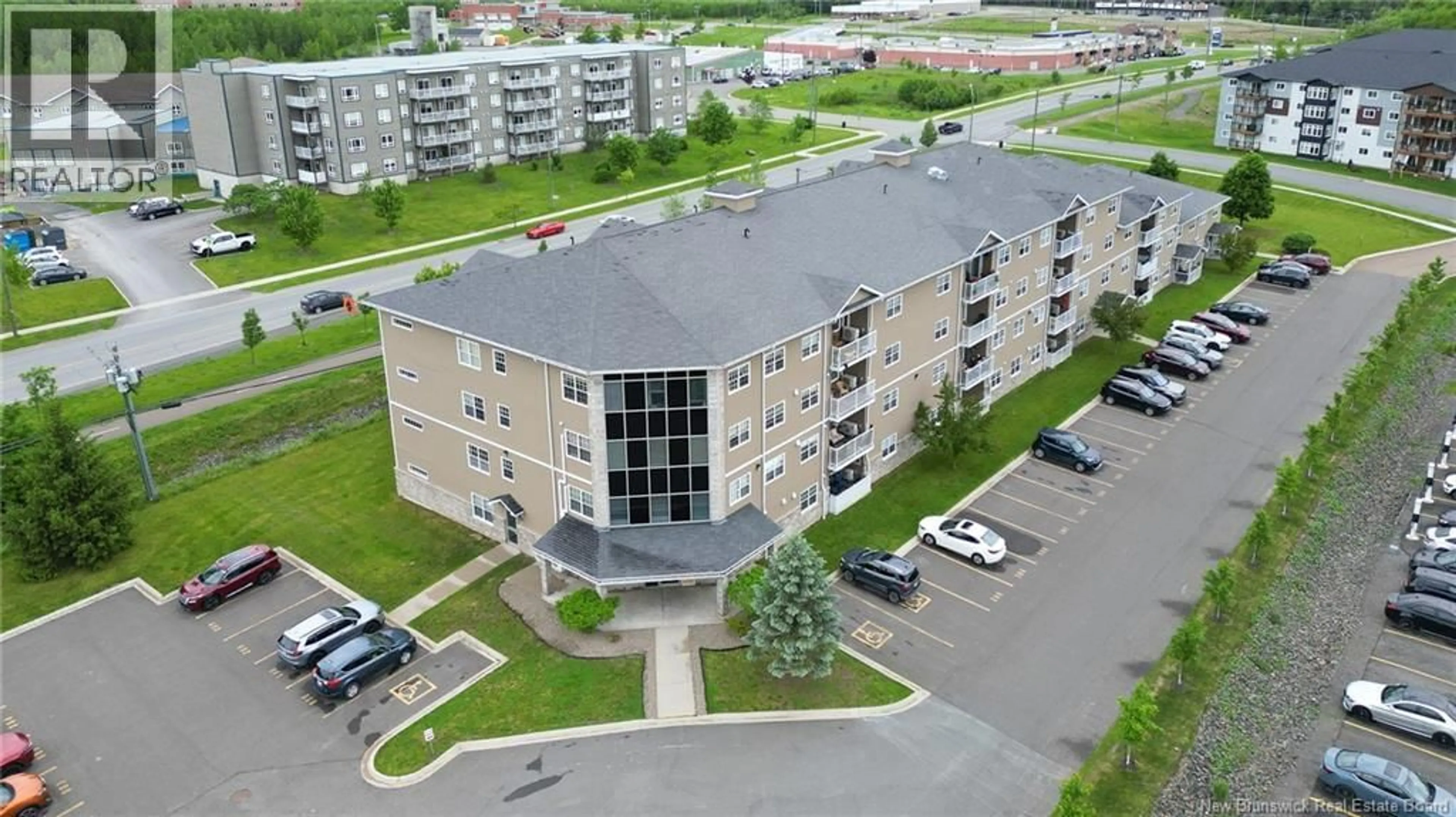 A pic from outside/outdoor area/front of a property/back of a property/a pic from drone, building for 301 - 700 CLIFFE STREET, Fredericton New Brunswick E3A5V2