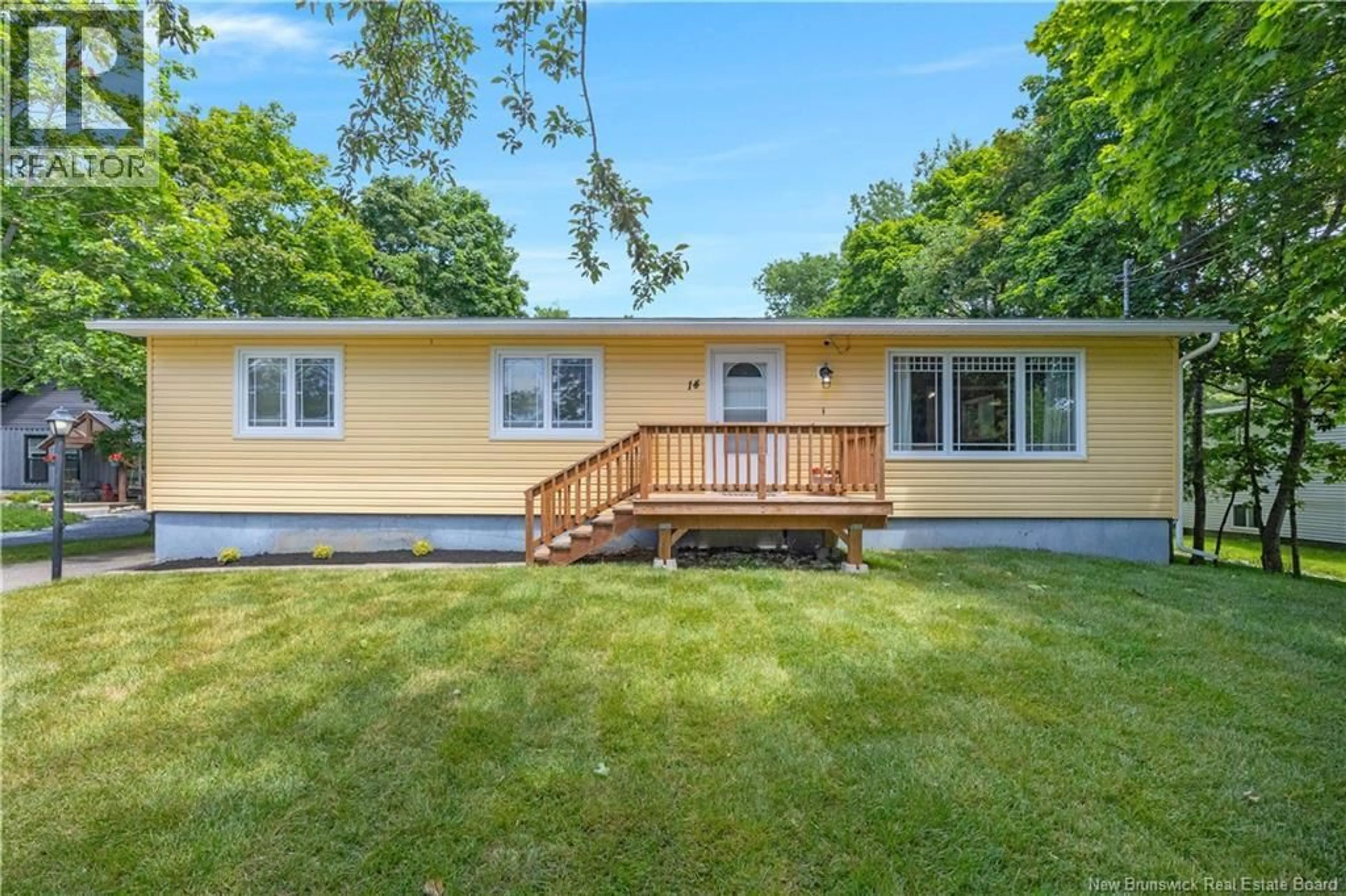 Home with vinyl exterior material, unknown for 14 RIVER ROAD, Rothesay New Brunswick E2E2C4