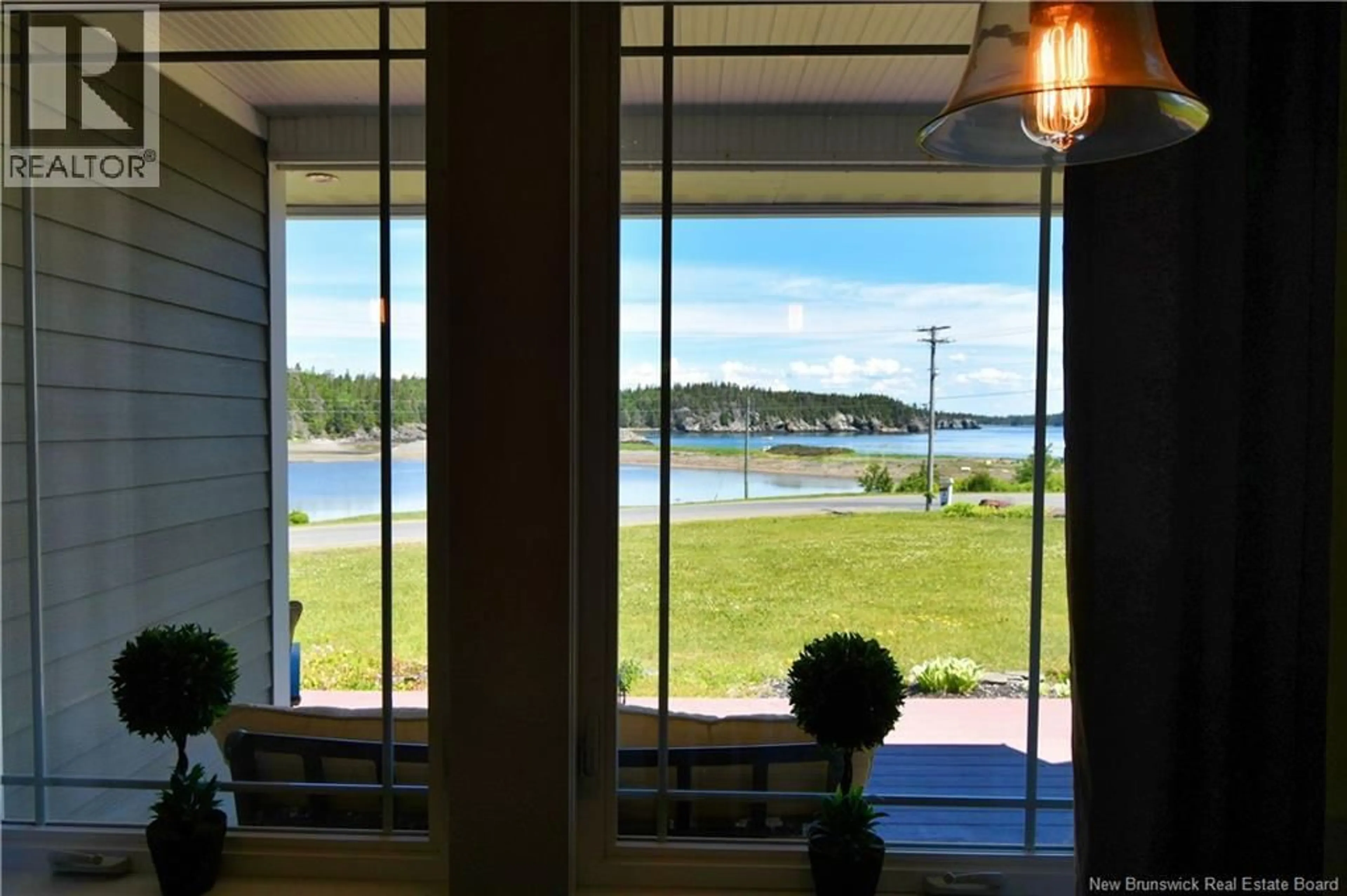 Indoor foyer for 905 FUNDY DRIVE, Wilsons Beach New Brunswick E5E1Y5
