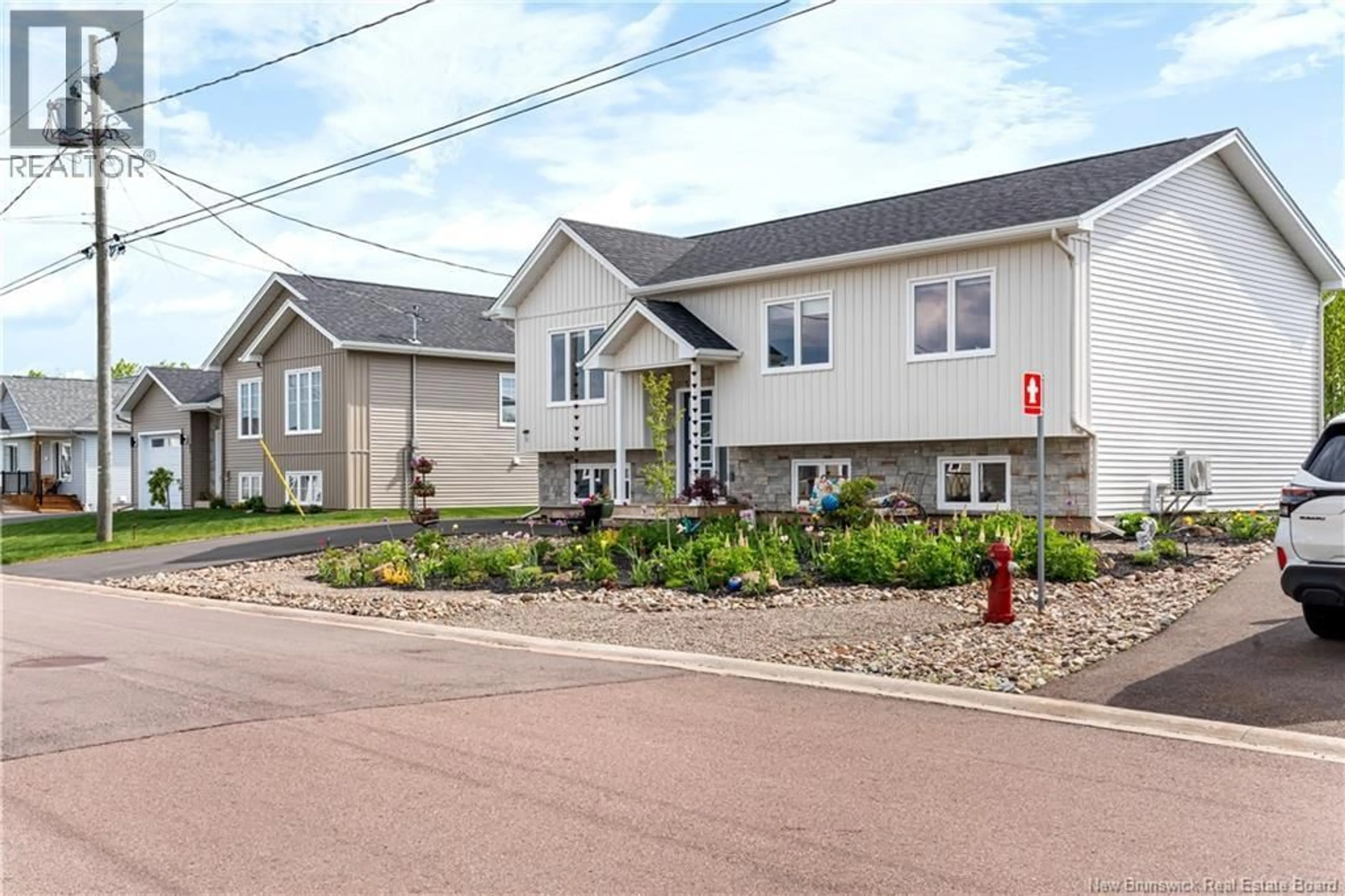 Home with vinyl exterior material, street for 17 ROBERT, Shediac New Brunswick E4P0R2