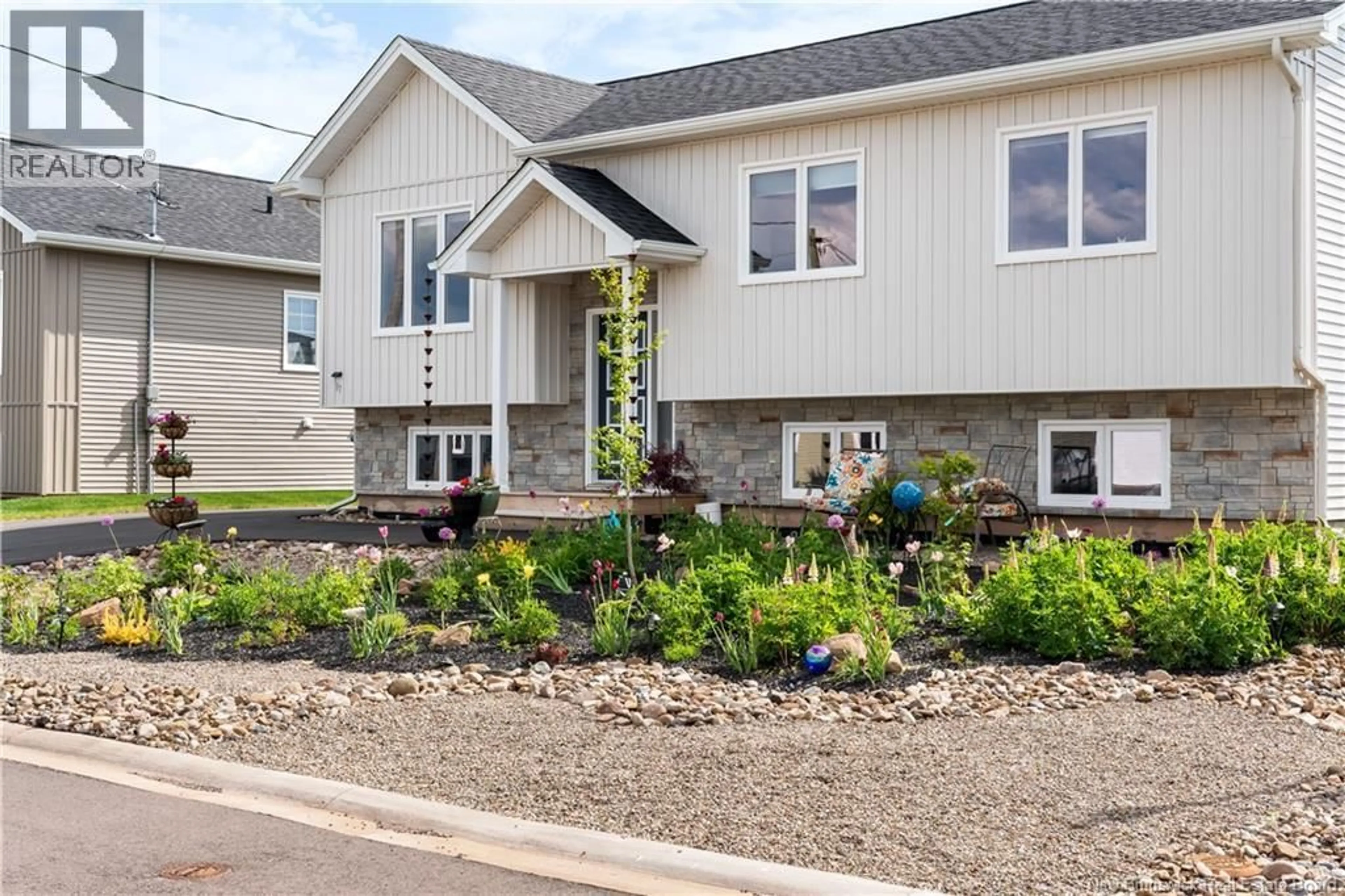 Home with vinyl exterior material, street for 17 ROBERT, Shediac New Brunswick E4P0R2