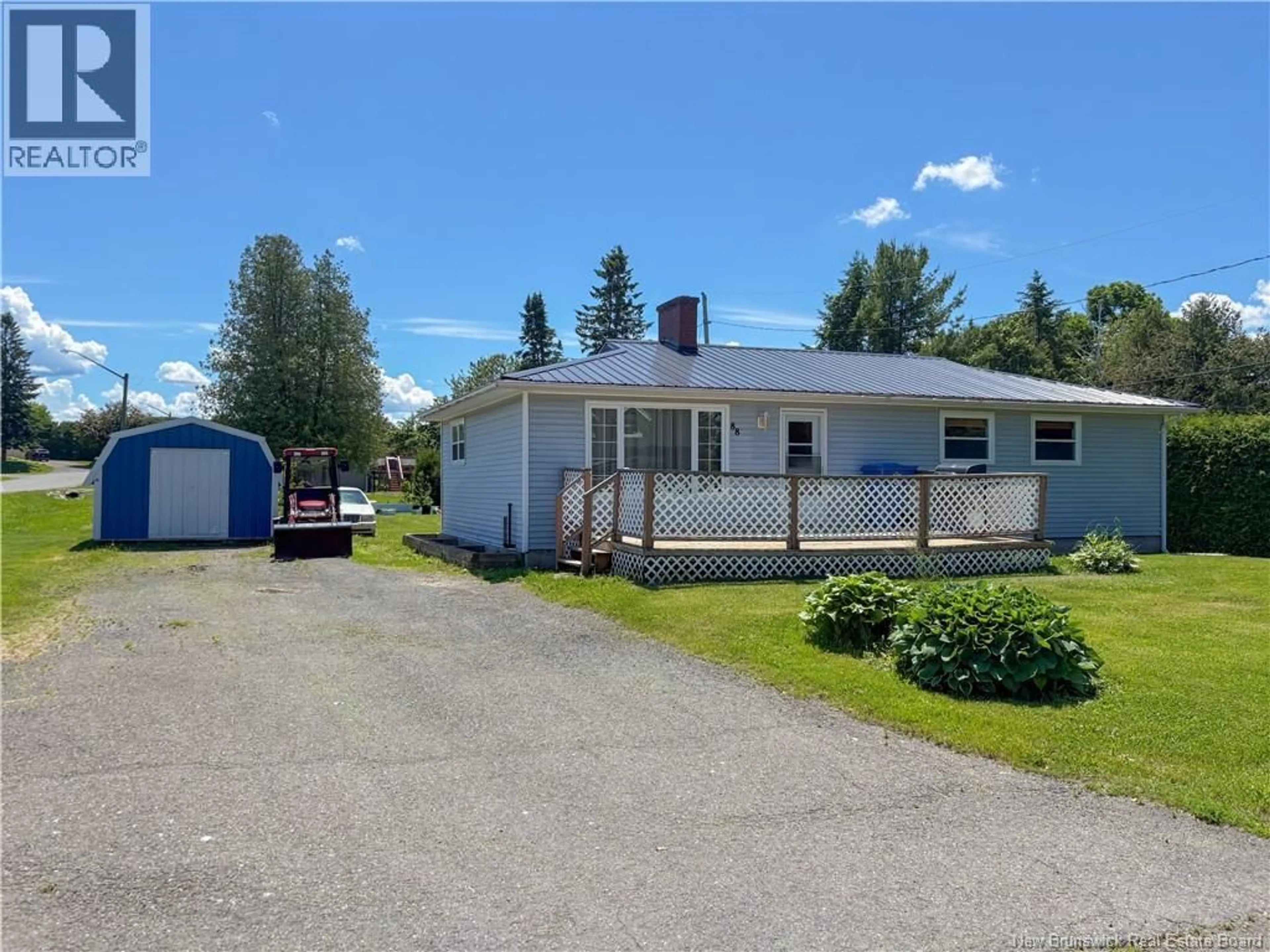 A pic from outside/outdoor area/front of a property/back of a property/a pic from drone, street for 88 HILLCREST AVENUE, Hartland New Brunswick E7P1N2