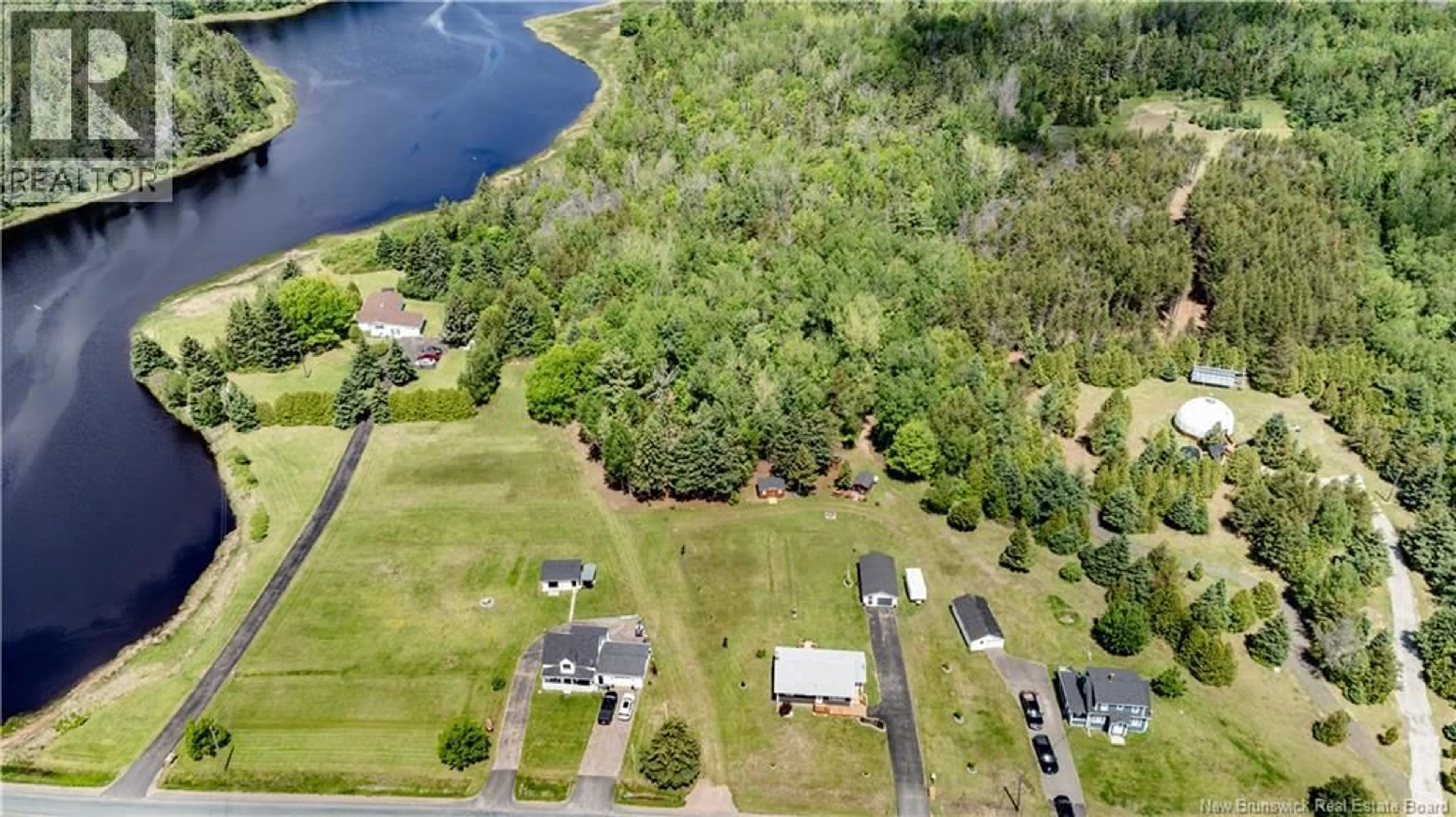 A pic from outside/outdoor area/front of a property/back of a property/a pic from drone, water/lake/river/ocean view for 3672 ROUTE 505, Richibucto-Village New Brunswick E4W1R2