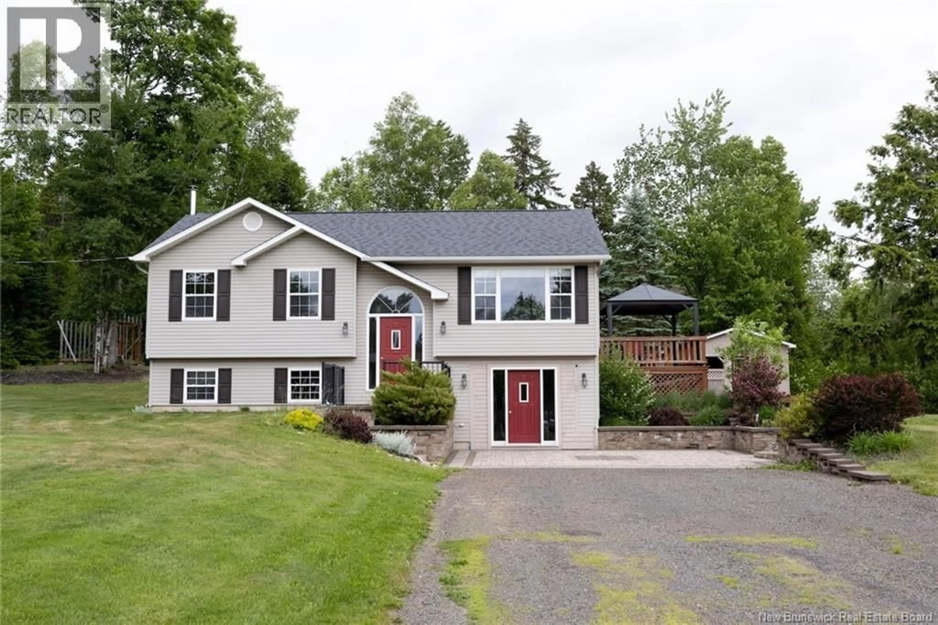 Home with vinyl exterior material, street for 2 CHRISTOPHER CRESCENT, Upper Kingsclear New Brunswick E3E1T5