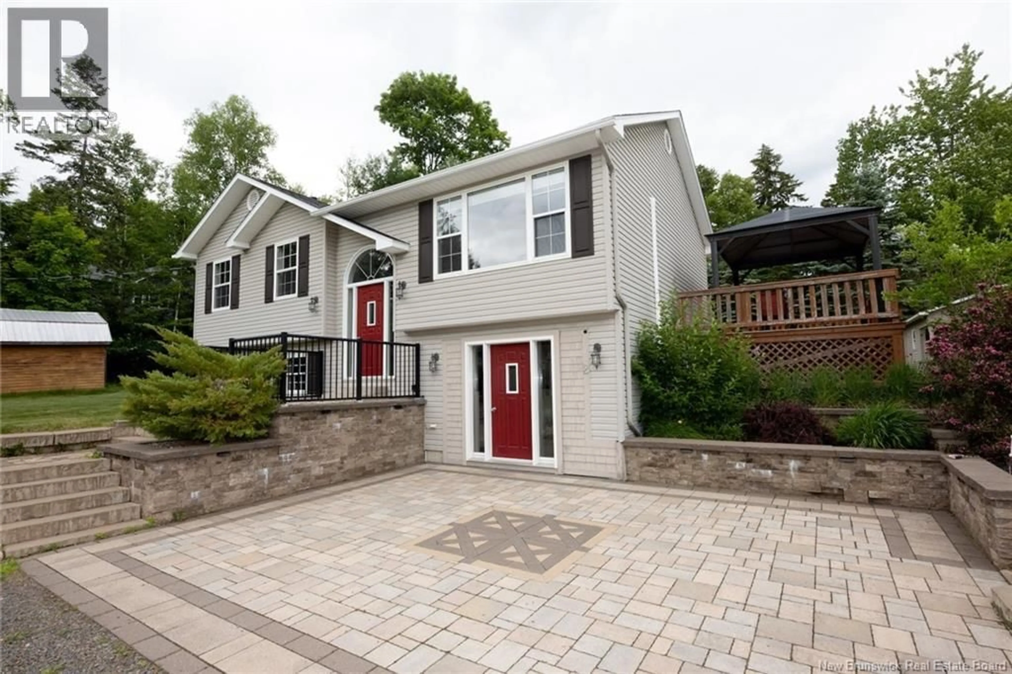 Home with vinyl exterior material, street for 2 CHRISTOPHER CRESCENT, Upper Kingsclear New Brunswick E3E1T5