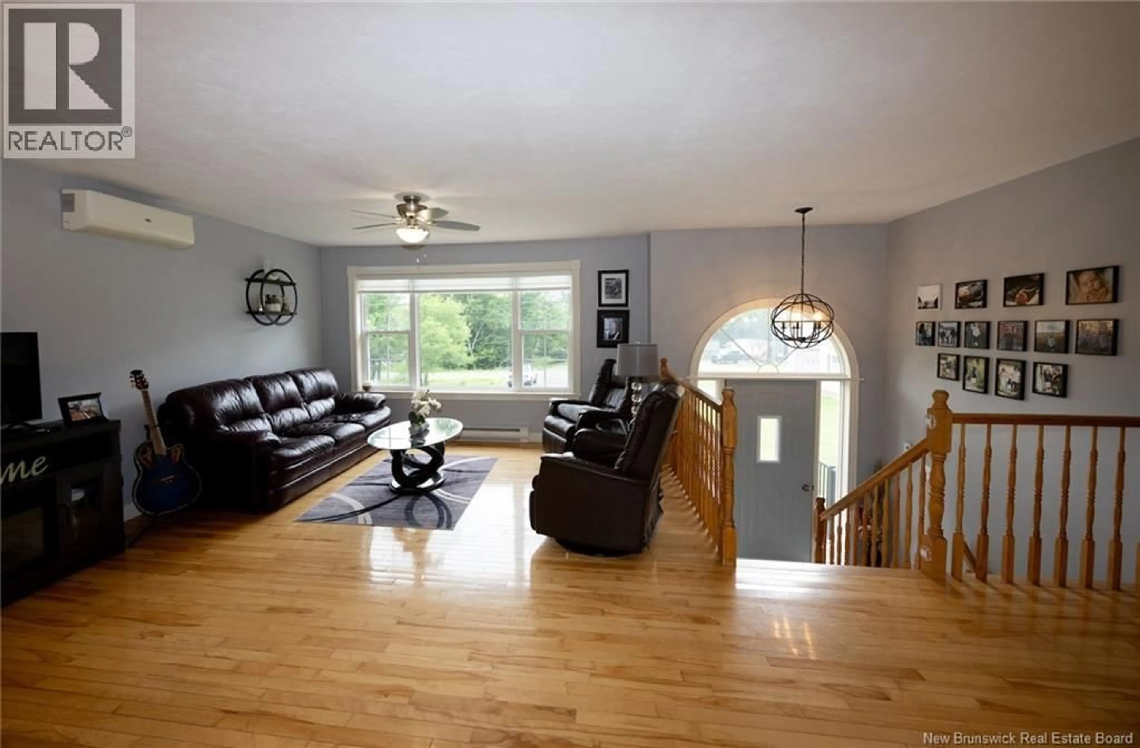 Living room with furniture, wood/laminate floor for 2 CHRISTOPHER CRESCENT, Upper Kingsclear New Brunswick E3E1T5