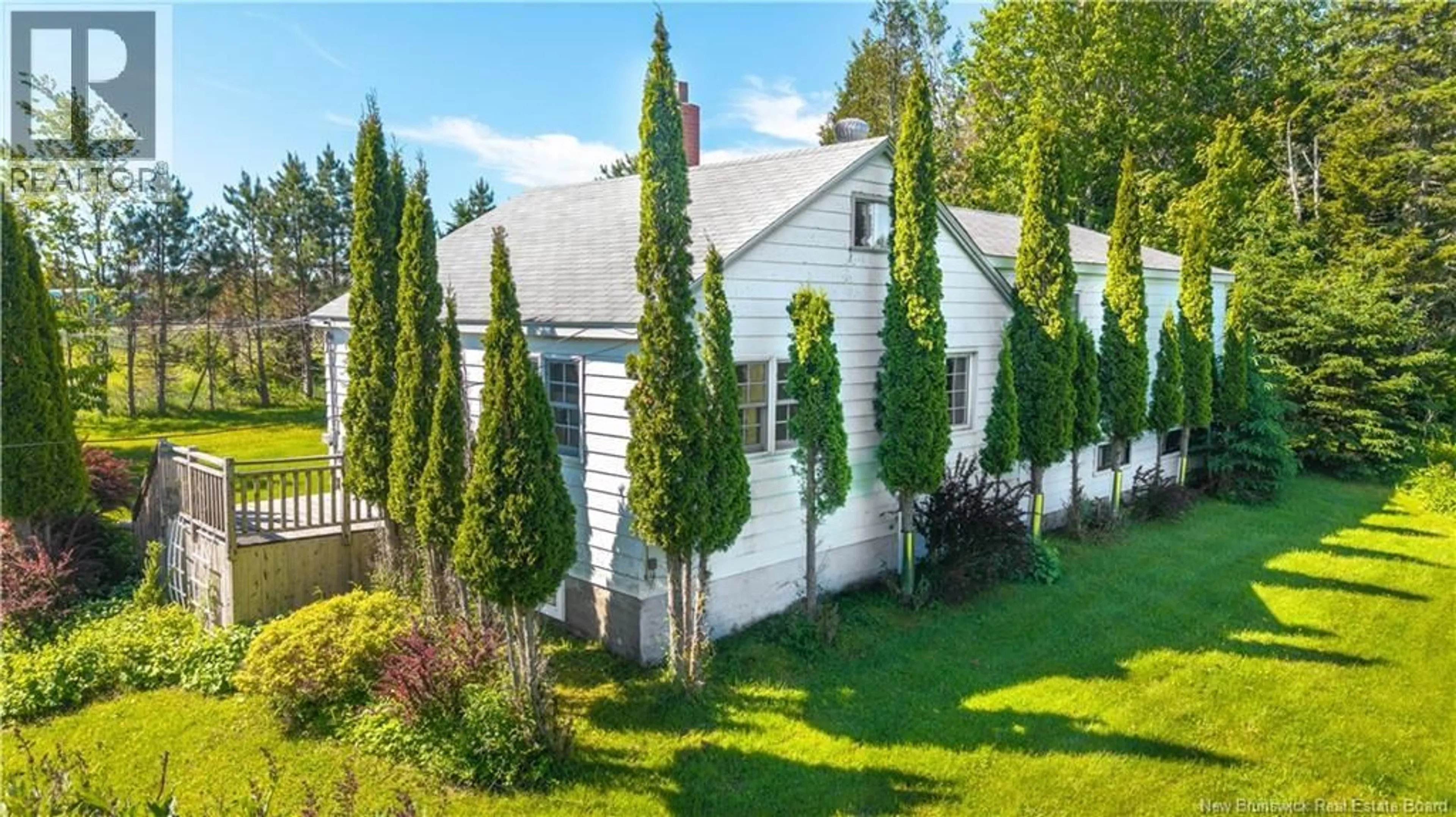 A pic from outside/outdoor area/front of a property/back of a property/a pic from drone, street for 709 MOWAT DRIVE, Saint Andrews New Brunswick E5B2P2