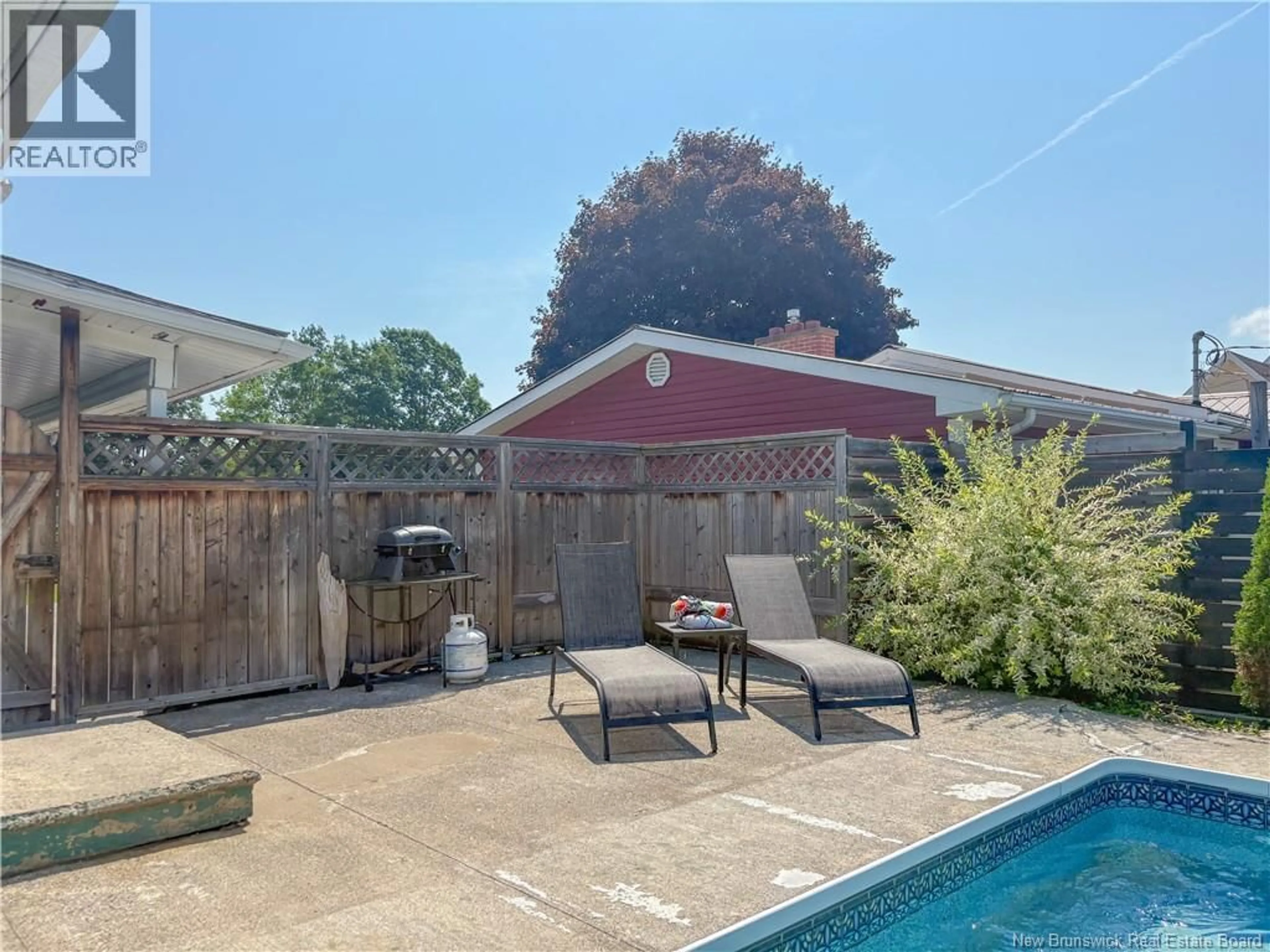 Patio, street for 137 ELIZABETH STREET, Woodstock New Brunswick E7M1P8