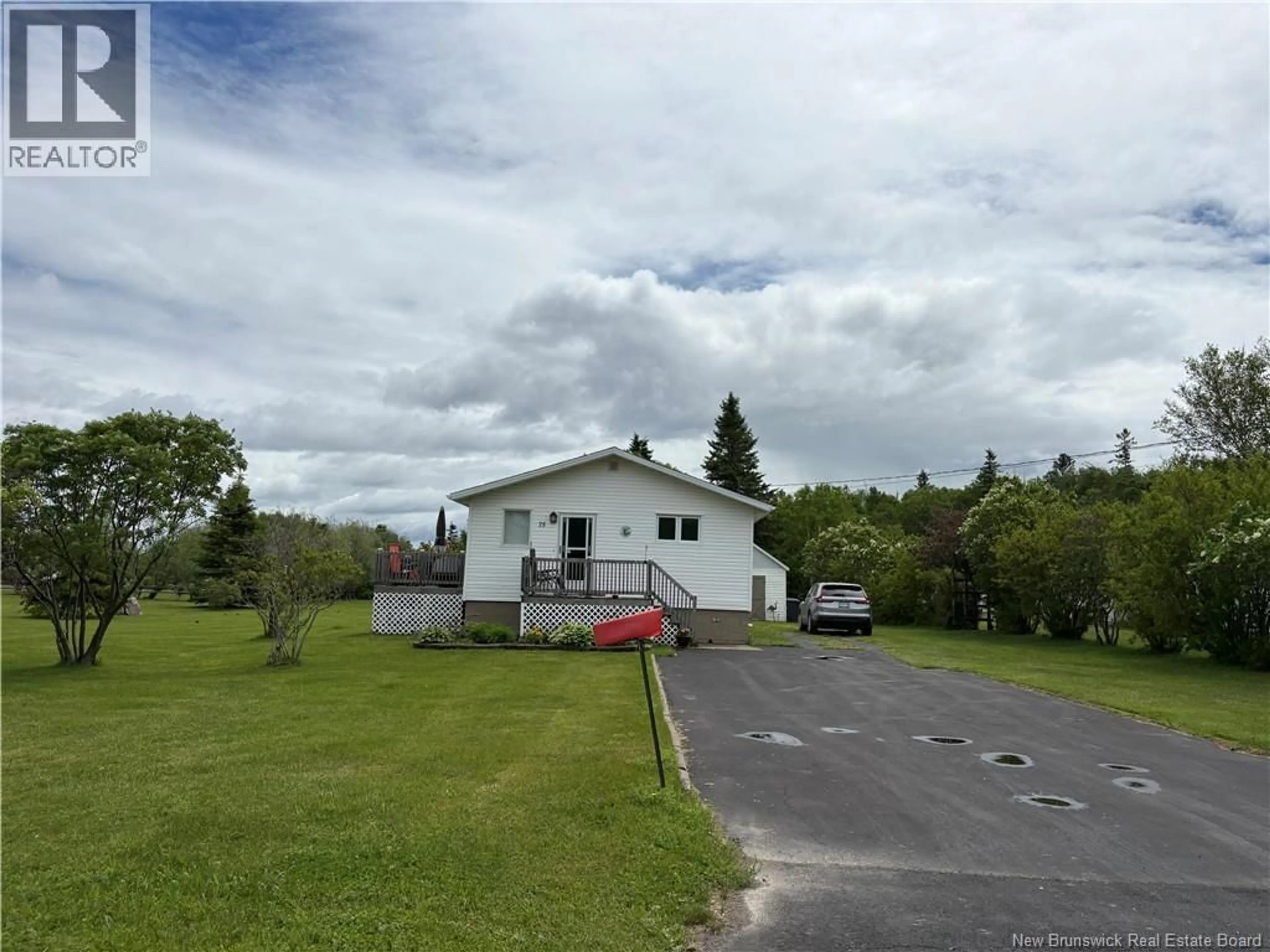 A pic from outside/outdoor area/front of a property/back of a property/a pic from drone, unknown for 75 RUE DES CHALETS, Pointe-Verte New Brunswick E8J2R4