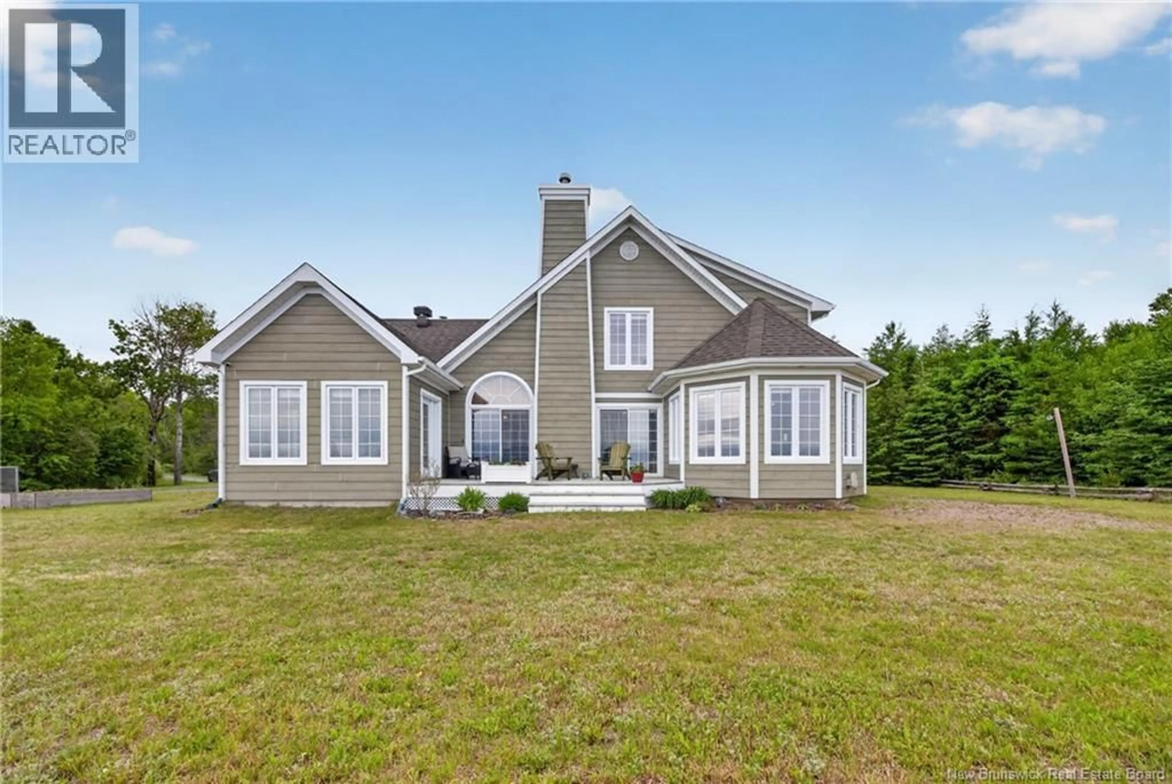Home with vinyl exterior material, unknown for 1 RUE DES CAPS, Pointe-Verte New Brunswick E8J3A9