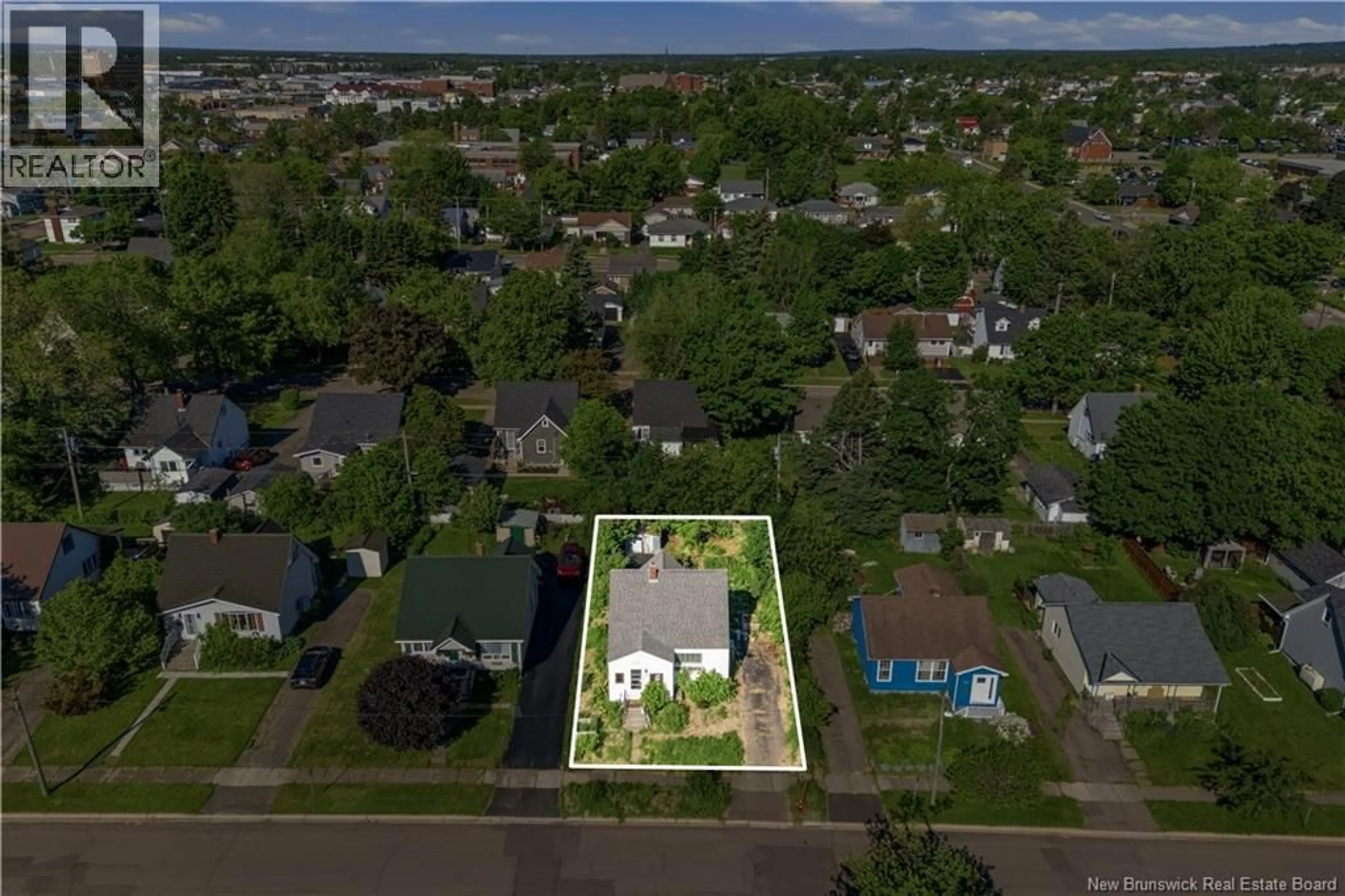A pic from outside/outdoor area/front of a property/back of a property/a pic from drone, street for 118 HUMPHREY STREET, Moncton New Brunswick E1C6P1